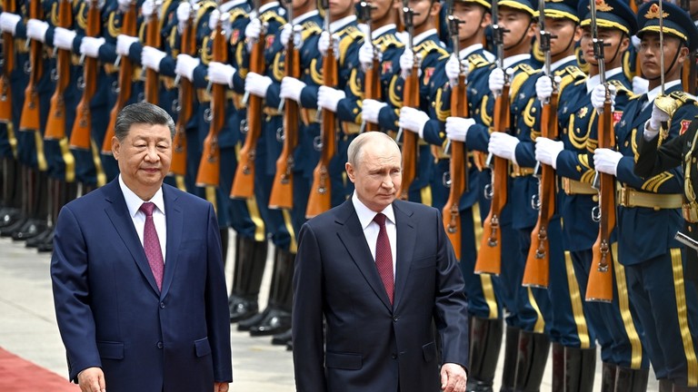 Chủ tịch Trung Quốc Tập Cận Bình hội kiến Tổng thống Nga Vladimir Putin - Ảnh 1.