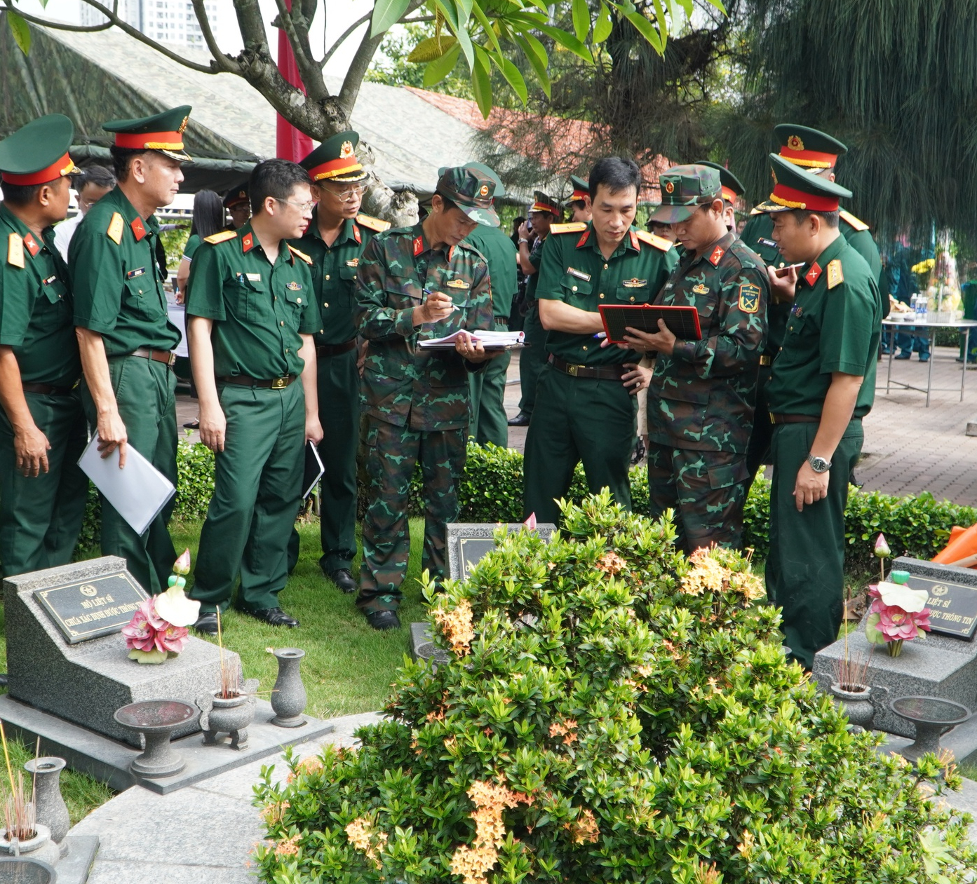 Từ nay tới th&aacute;ng 5-2027, TPHCM quyết t&acirc;m ho&agrave;n th&agrave;nh lấy mẫu 9.869 mộ liệt sĩ - Ảnh 1.