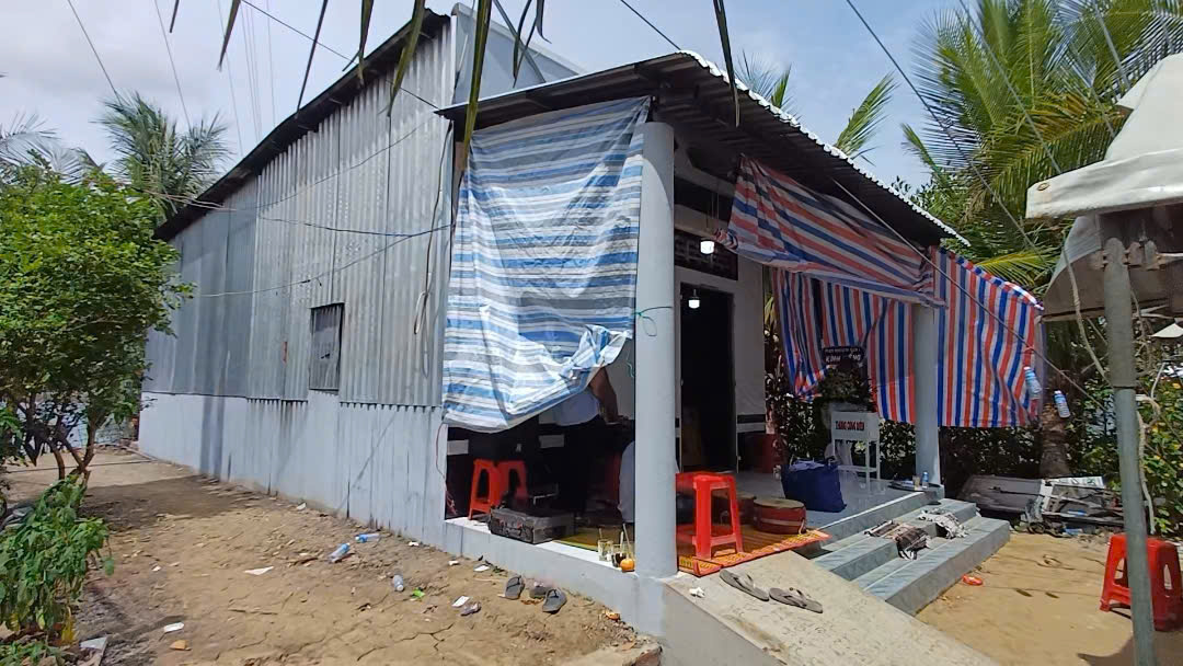 CLIP: Hiện trường vụ người đàn ông đổ xăng đốt bản thân và vợ ở Cà Mau - Ảnh 1.