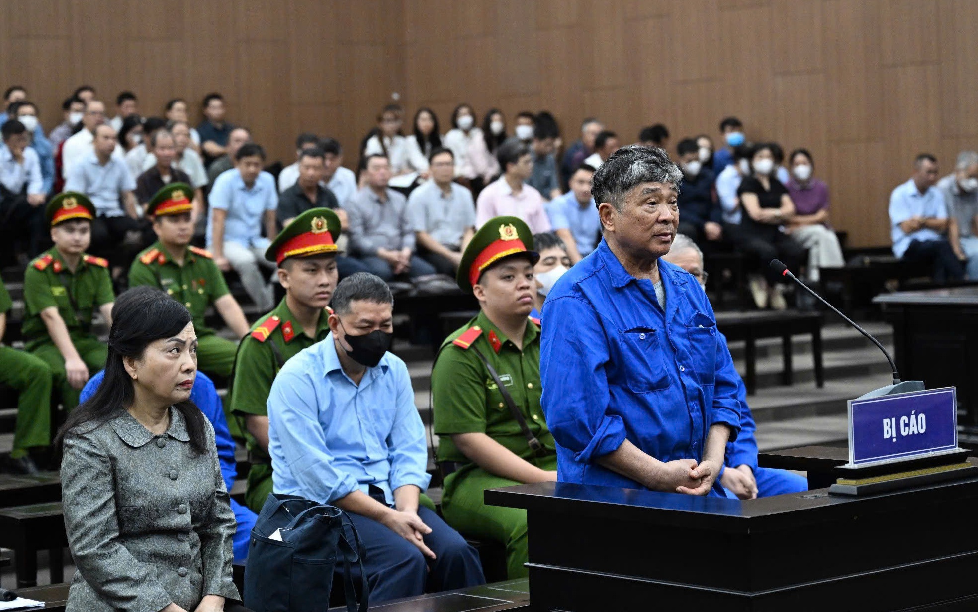 Cấp dưới của cựu Bộ trưởng Nguyễn Thị Kim Tiến khai nhận hối lộ để "bôi trơn" rất nhiều việc