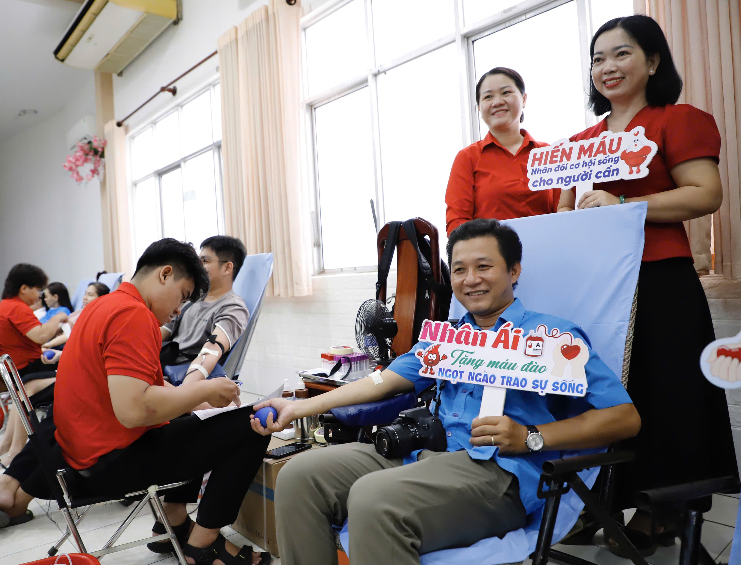 500 đo&agrave;n vi&ecirc;n, người lao động tham gia ng&agrave;y hội hiến m&aacute;u ở Cần Thơ - Ảnh 4.