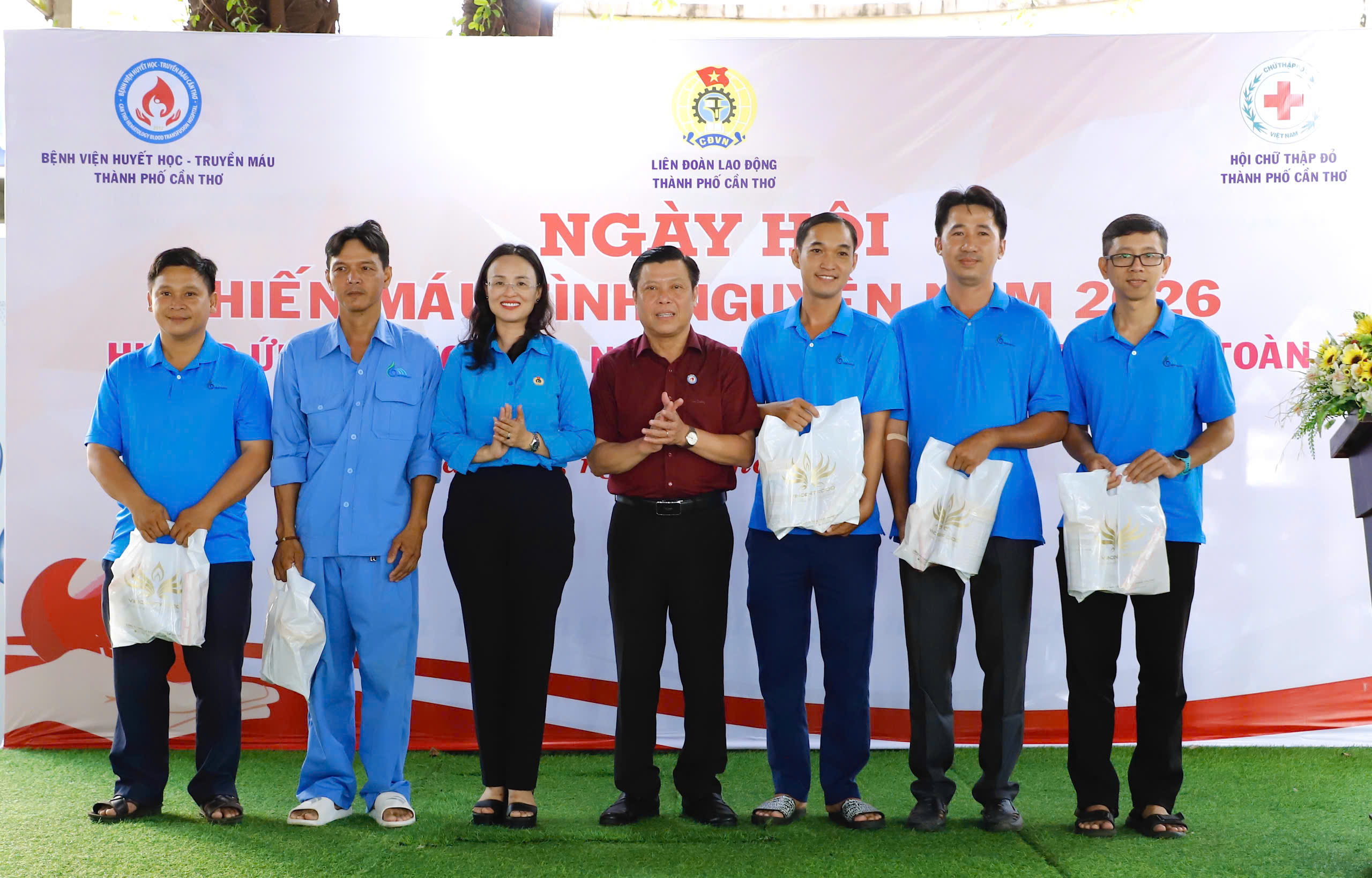 500 đo&agrave;n vi&ecirc;n, người lao động tham gia ng&agrave;y hội hiến m&aacute;u ở Cần Thơ - Ảnh 2.