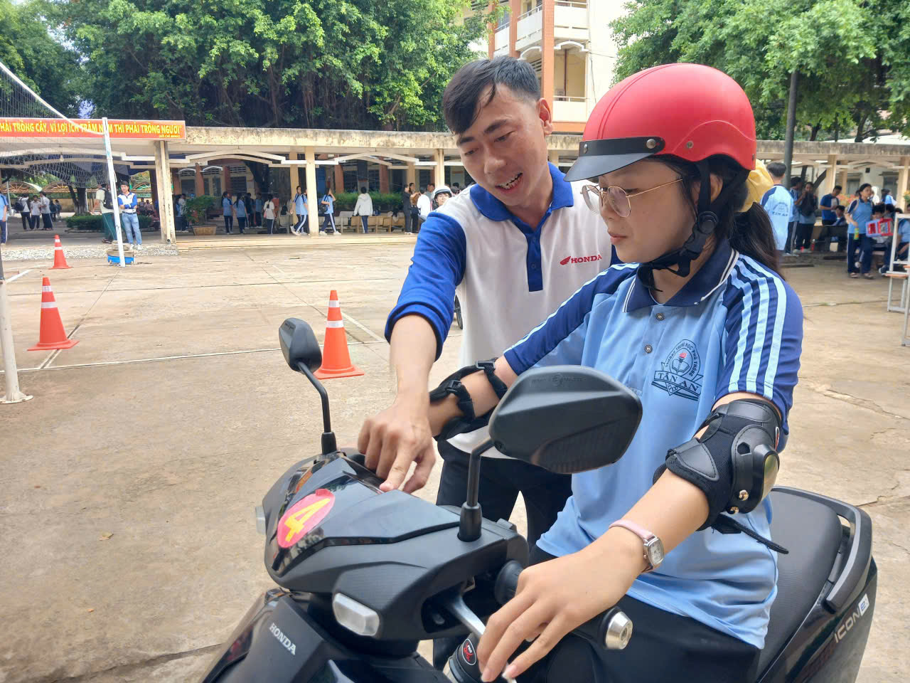 Gần 2.000 học sinh lớp 10 ở T&acirc;y Ninh được tập huấn l&aacute;i xe an to&agrave;n - Ảnh 1.