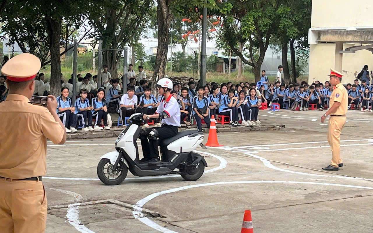 Gần 2.000 học sinh lớp 10 ở Tây Ninh được tập huấn kỹ năng lái xe an toàn