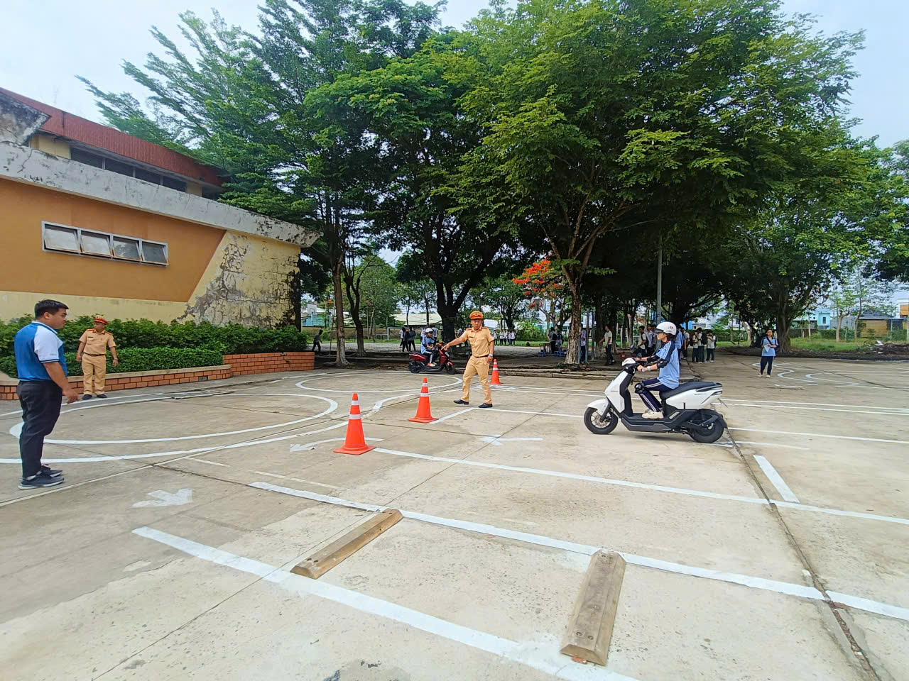 Gần 2.000 học sinh lớp 10 ở T&acirc;y Ninh được tập huấn l&aacute;i xe an to&agrave;n - Ảnh 8.