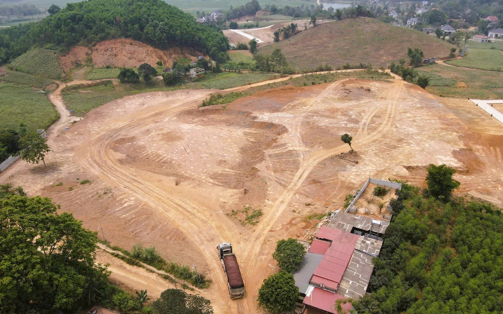 Bạt đồi, "lách luật" phân lô bán nền