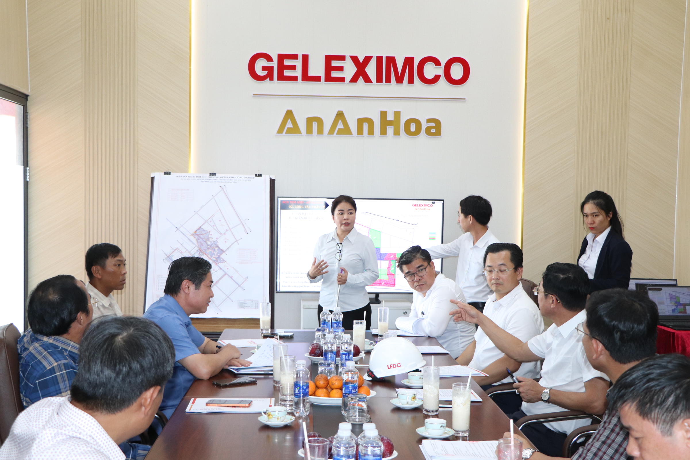 L&atilde;nh đạo Đ&agrave; Nẵng th&aacute;o gỡ vướng mắc dự &aacute;n ng&agrave;n tỉ khu vực ph&iacute;a Nam 2026 - Ảnh 3.