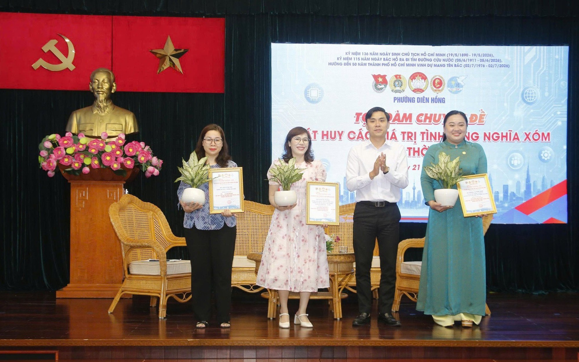 Gắn kết tình làng nghĩa xóm trong thời đại số