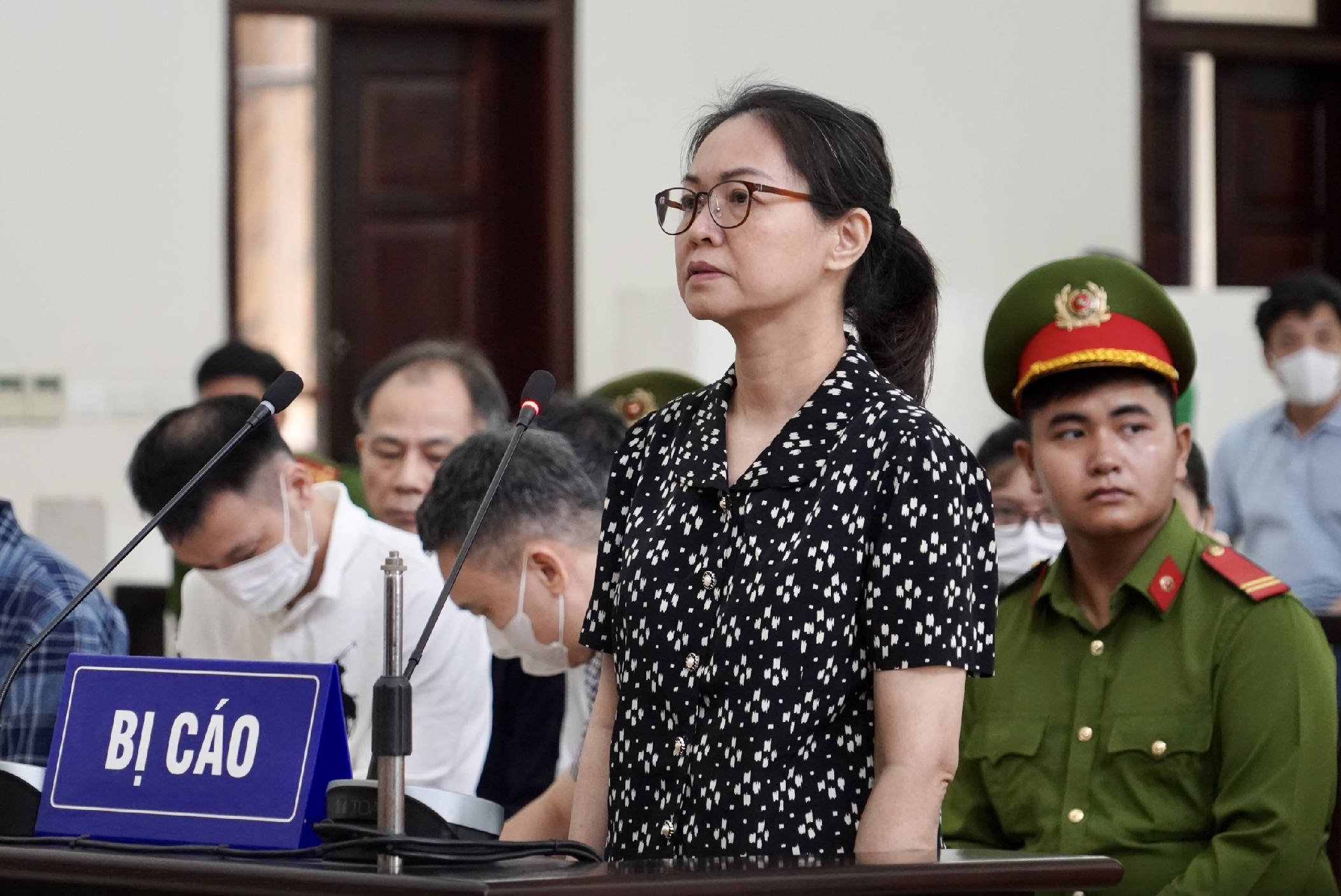 Giảm &aacute;n Nguyễn Thanh Phong v&agrave; Trần Việt Nga trong vụ &aacute;n Cục An to&agrave;n thực phẩm - Ảnh 2.