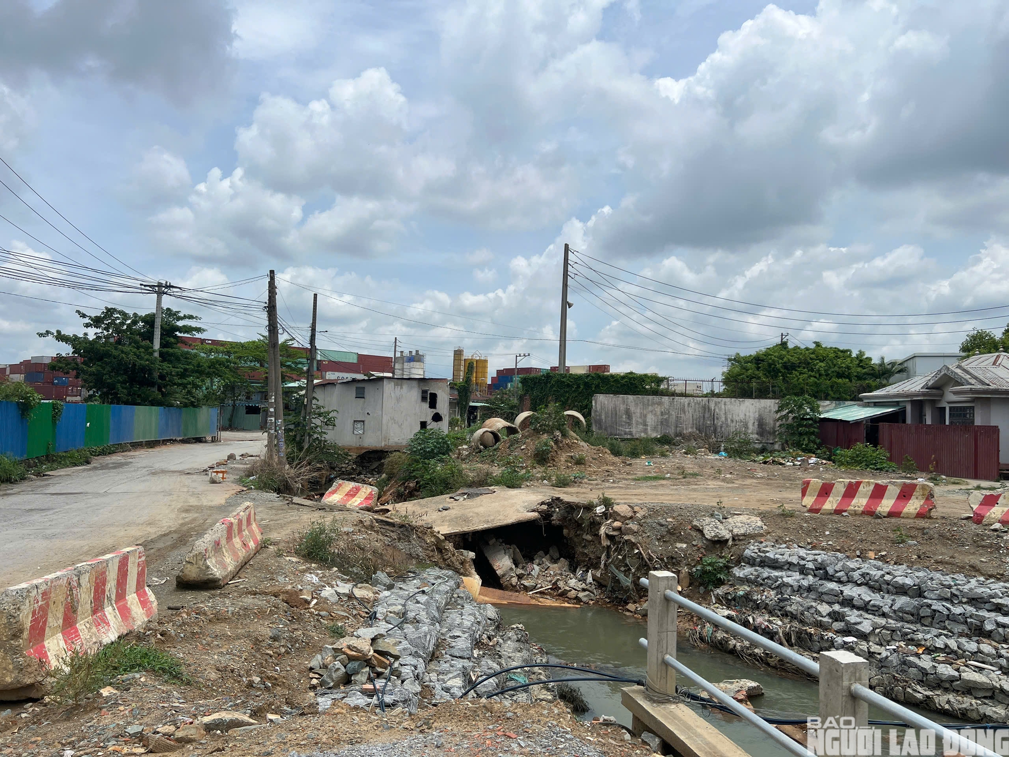 Sạt lở suối Siệp đe dọa an toàn giao thông tại TPHCM - Đồng Nai 2026 - Ảnh 11.