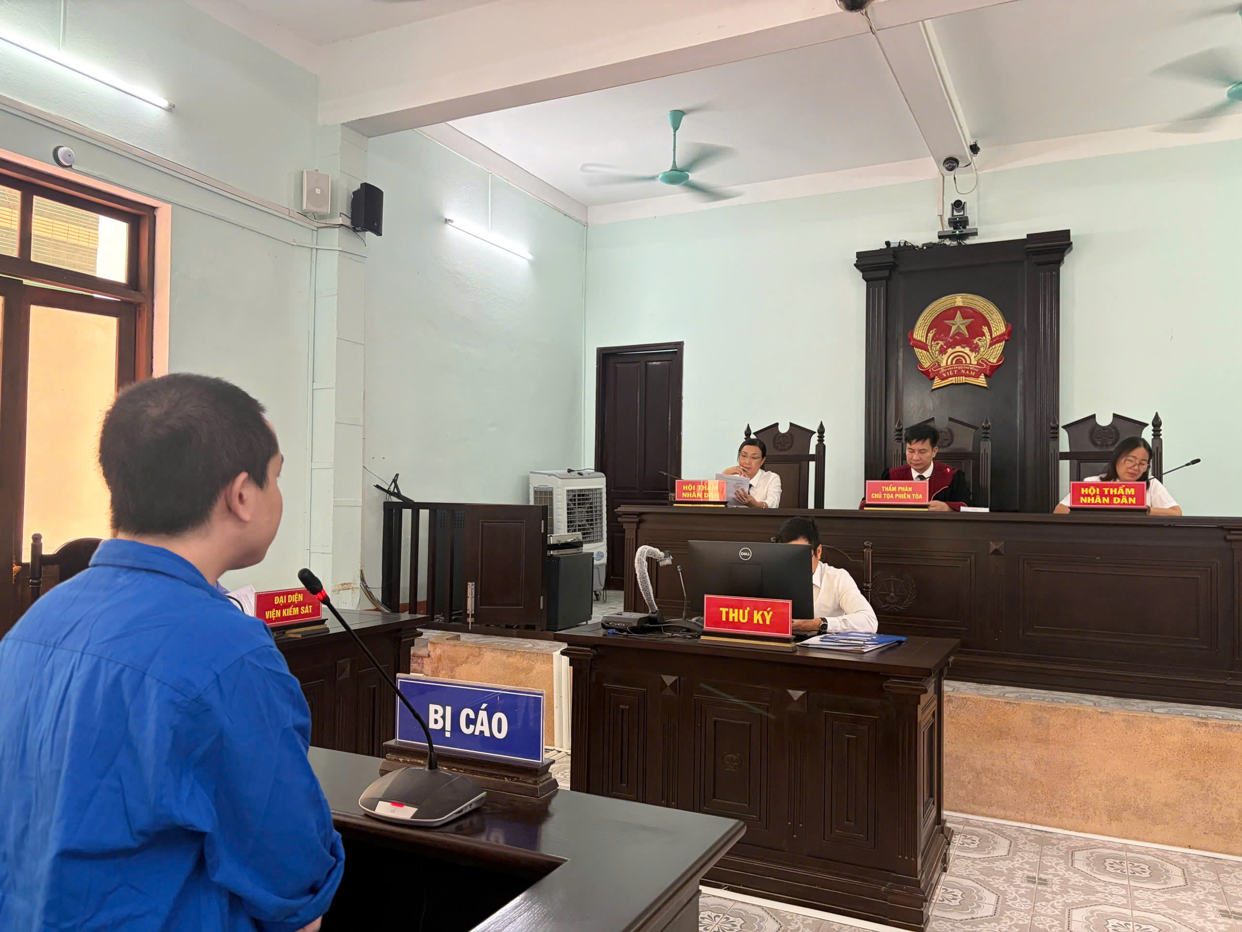 Gia đ&igrave;nh nạn nh&acirc;n viết đơn xin giảm nhẹ h&igrave;nh phạt cho thủ phạm cưỡng đoạt t&agrave;i sản - Ảnh 1.