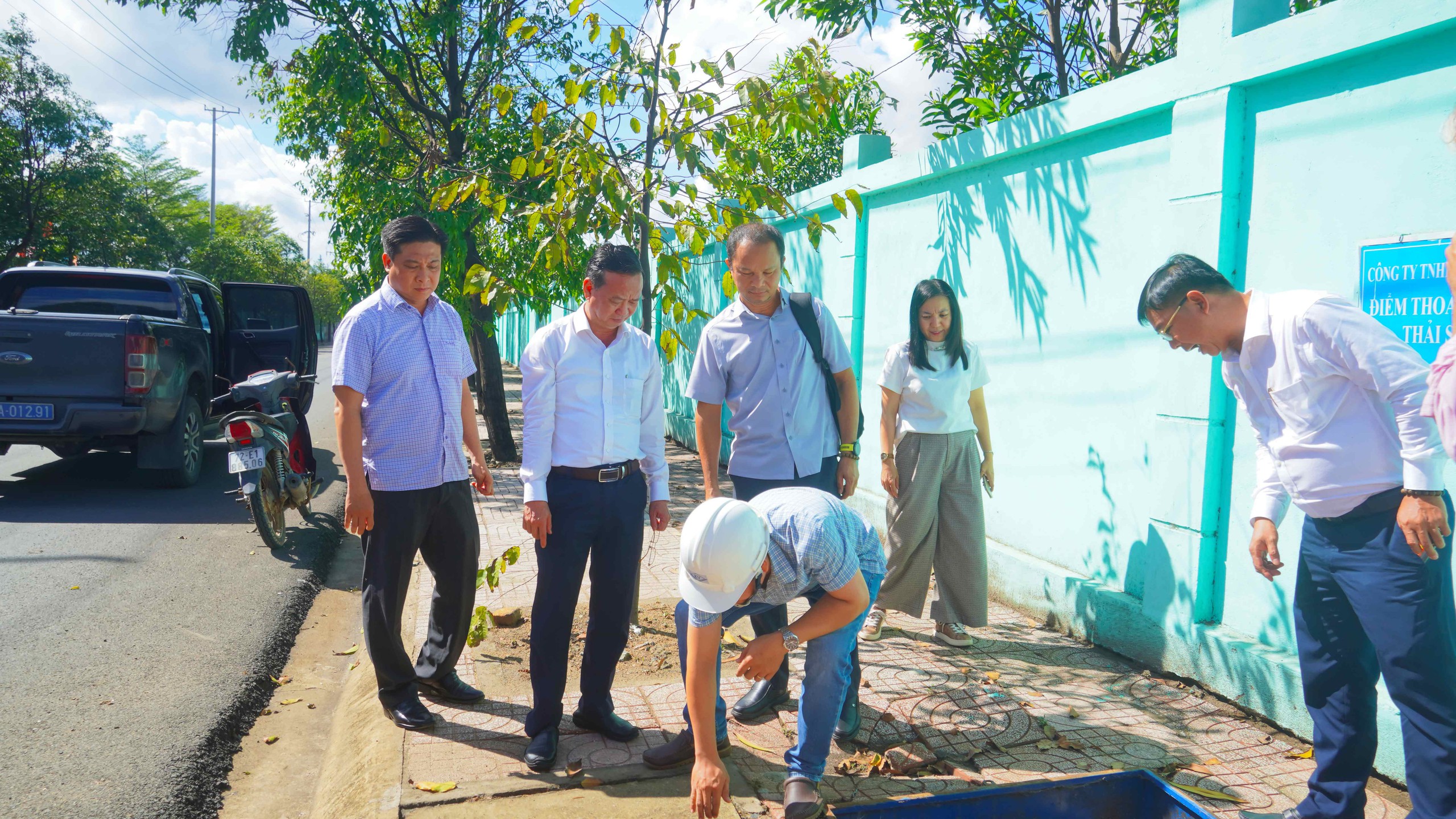 Phó Chủ tịch UBND TPHCM Bùi Minh Thạnh kiểm tra tại Khu xử lý chất thải tập trung Tóc Tiên - Ảnh 1.