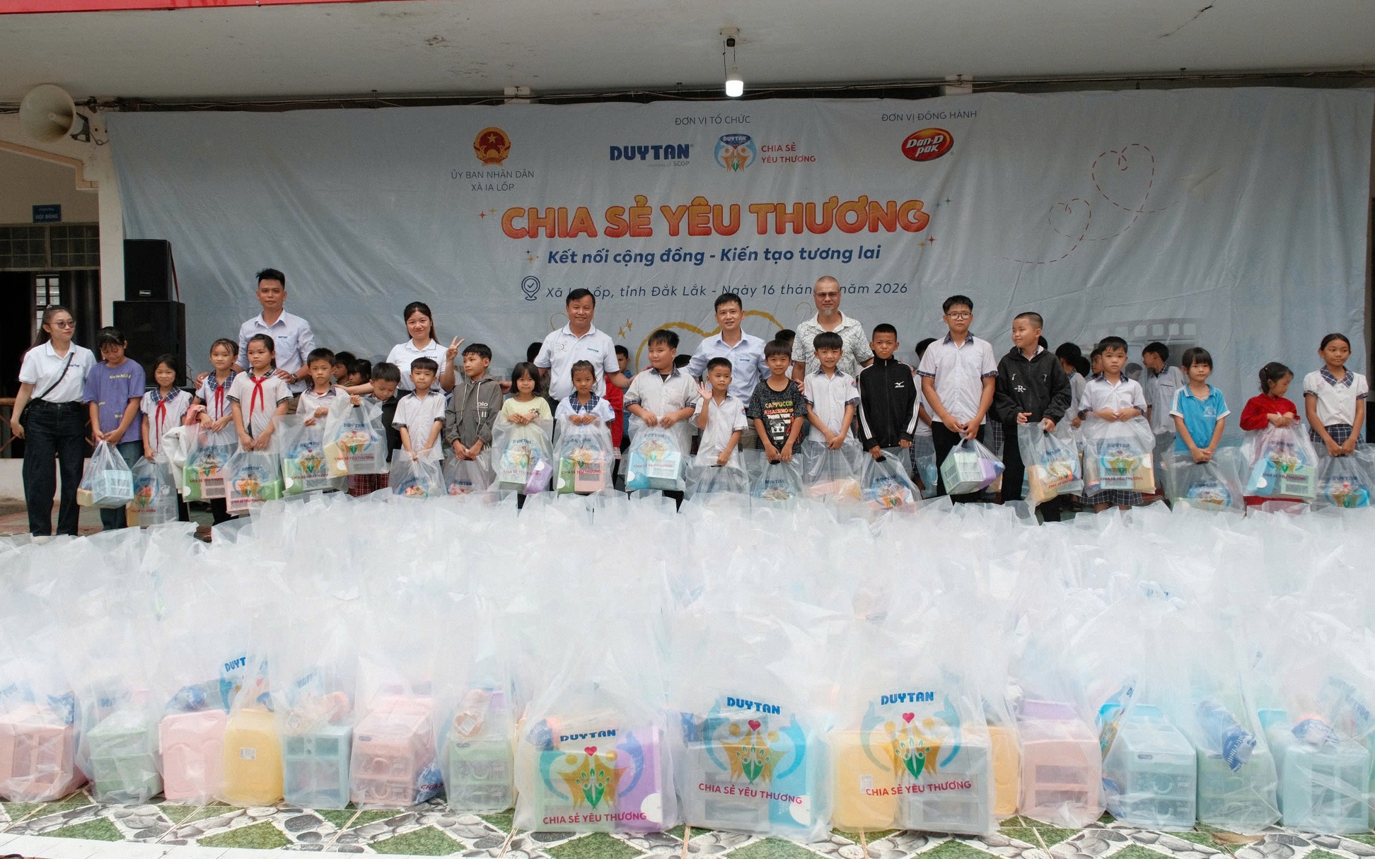“Chia sẻ yêu thương 2026” mang niềm vui đến học sinh vùng biên Đắk Lắk