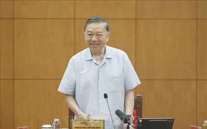 Tổng Bí thư, Chủ tịch nước: Chọn một số dự án 
trọng điểm về công nghệ lượng tử để triển khai ngay