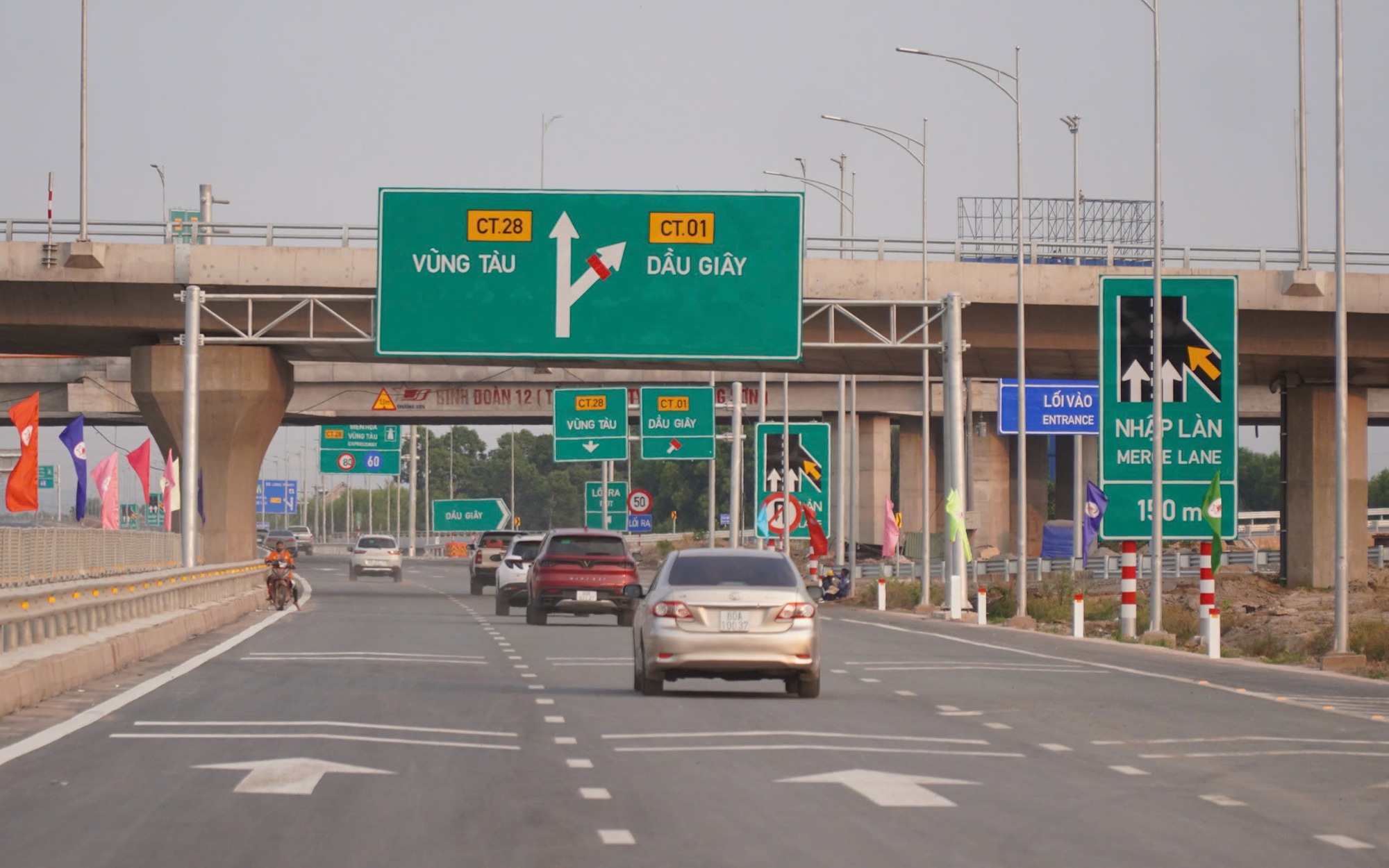 Tháo gỡ “nút thắt” cho phương tiện tiếp cận đường cao tốc Biên Hòa - Vũng Tàu