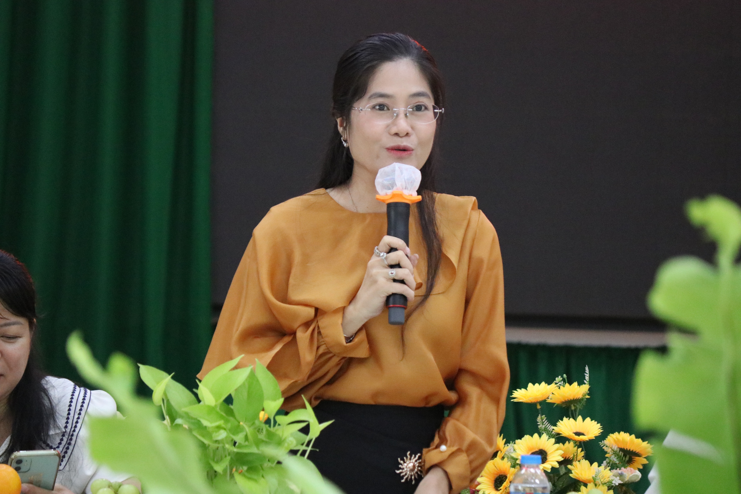 Phường Xu&acirc;n H&ograve;a thăm, l&agrave;m việc v&agrave; tặng qu&agrave; c&aacute;c đơn vị chăm s&oacute;c, gi&aacute;o dục trẻ em đặc biệt - Ảnh 8.
