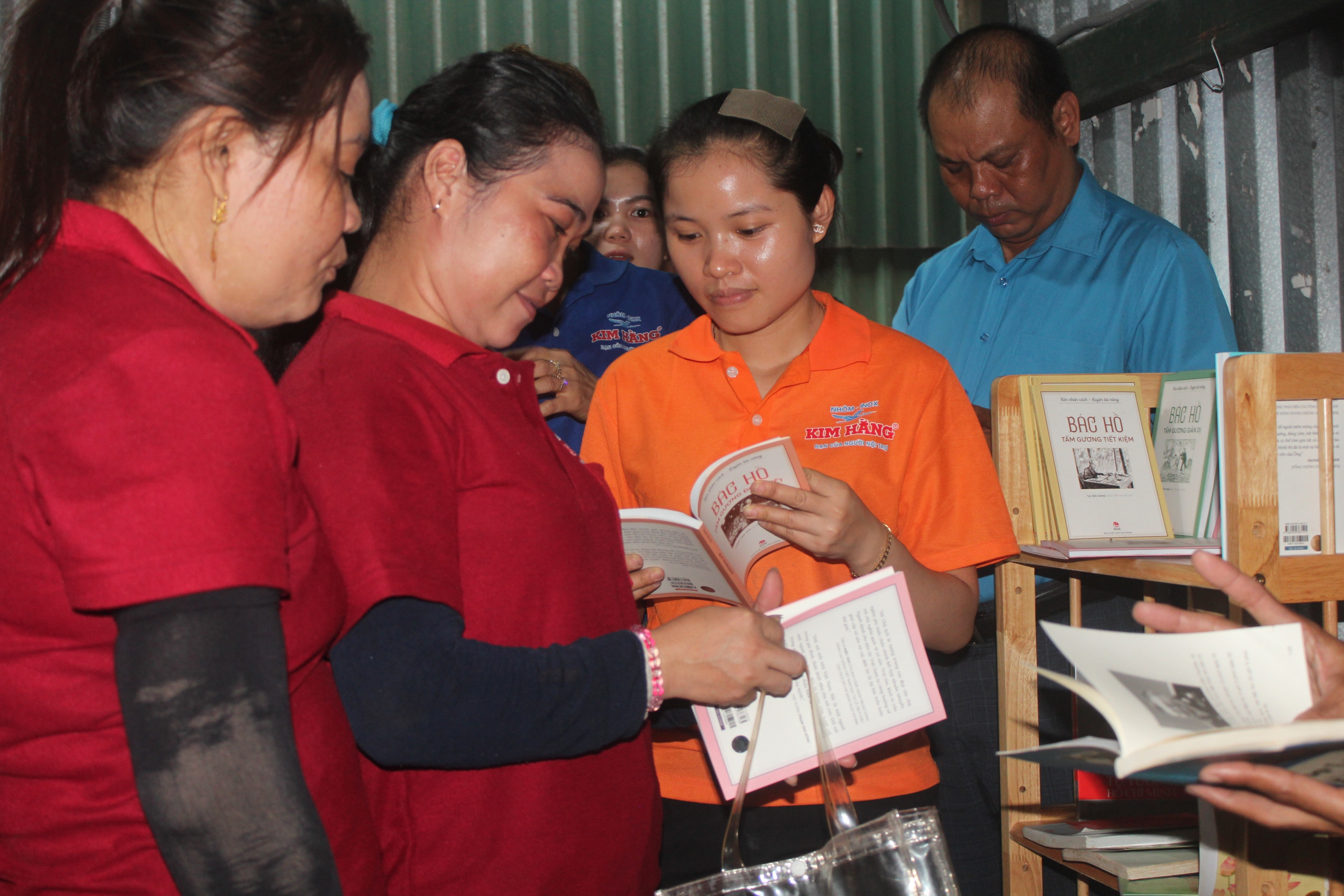 Chăm lo và ra mắt Không gian văn hóa Hồ Chí Minh tại nhà trọ công nhân - Ảnh 4.