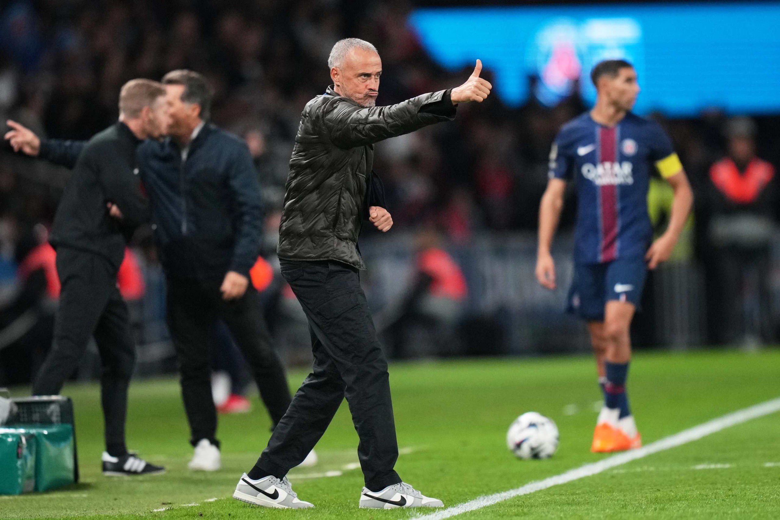 HLV Enrique chỉ ra “điều đáng sợ nhất” của Arsenal - Ảnh 1.