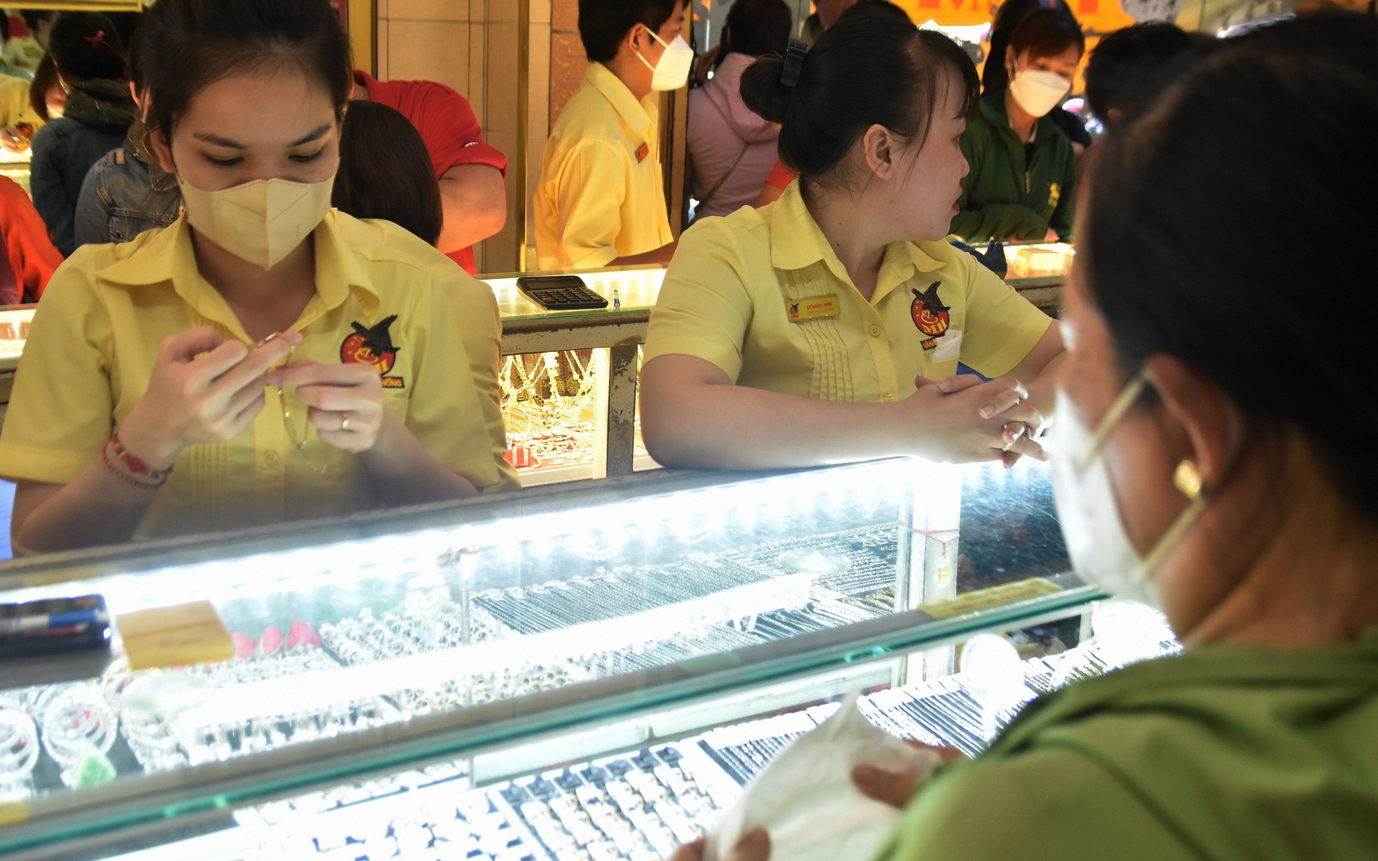 Giá vàng hôm nay 22-5: Tiếp tục nóng lên