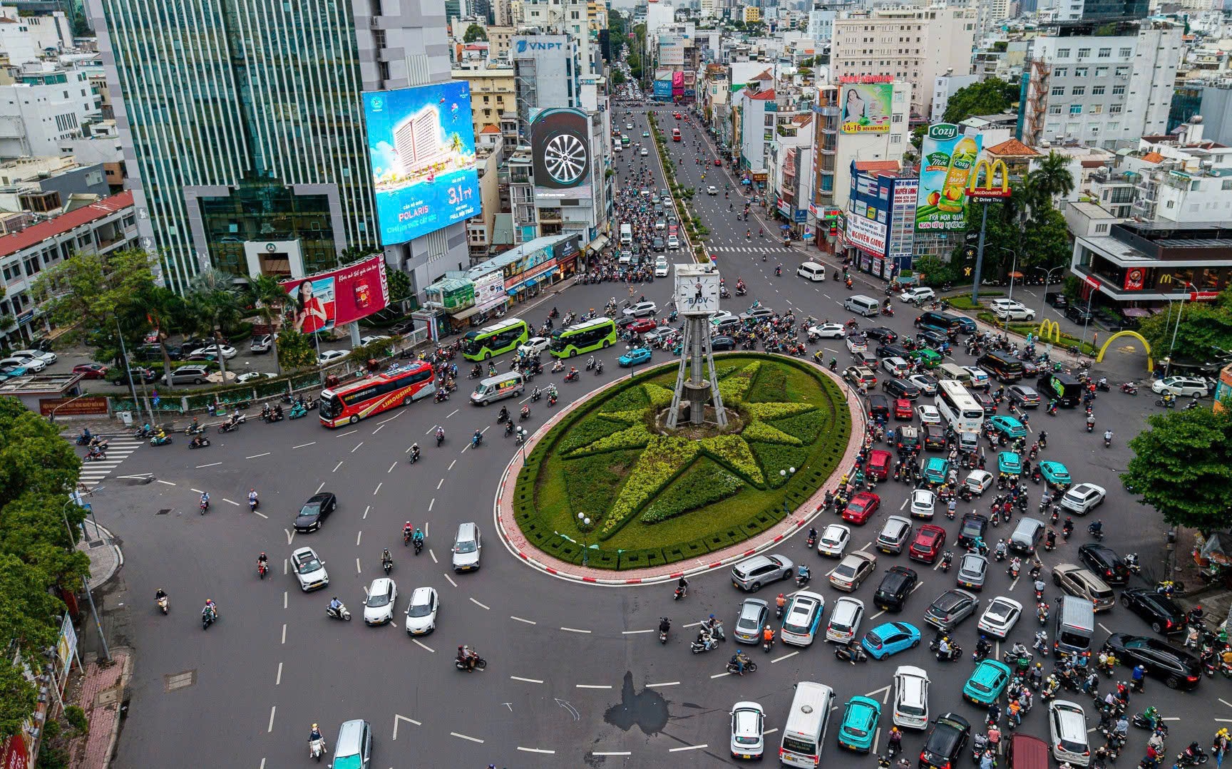 Cận cảnh vòng xoay Nguyễn Bỉnh Khiêm trước ngày phân luồng