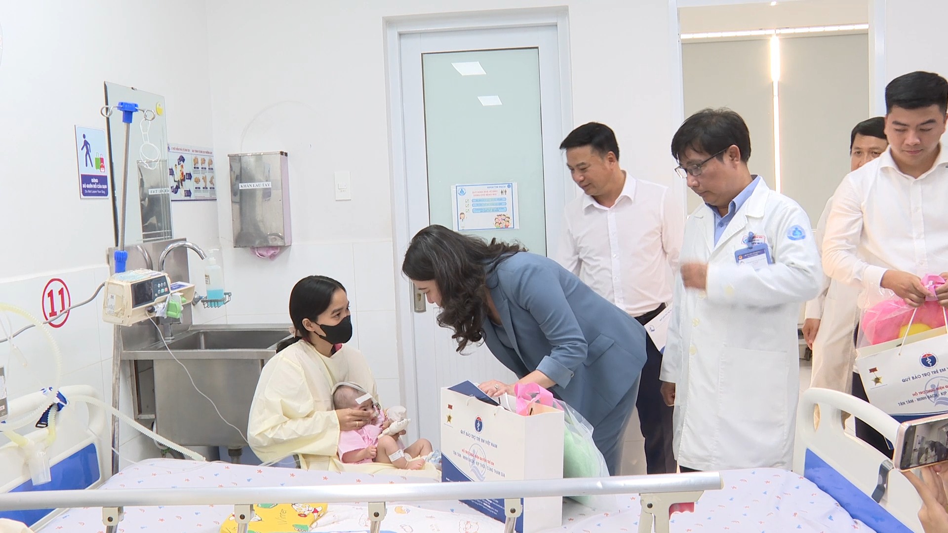 600 triệu đồng hỗ trợ bệnh nhi khó khăn tại Bệnh viện Nhi đồng 1 - Ảnh 2.
