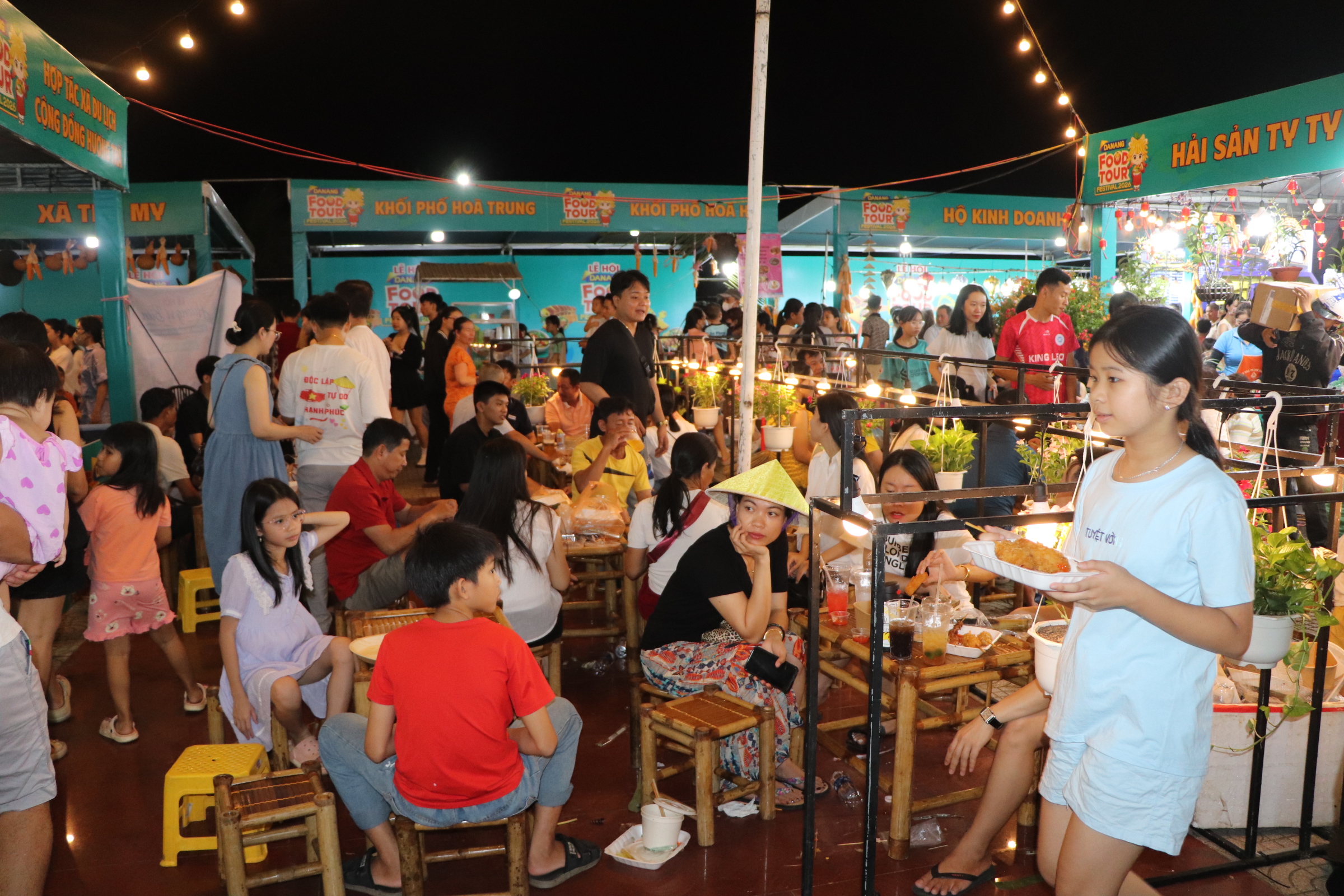 H&agrave;ng ng&agrave;n người tham gia lễ hội ẩm thực Đ&agrave; Nẵng Food 2026 đầu ti&ecirc;n tại miền Nam - Ảnh 4.