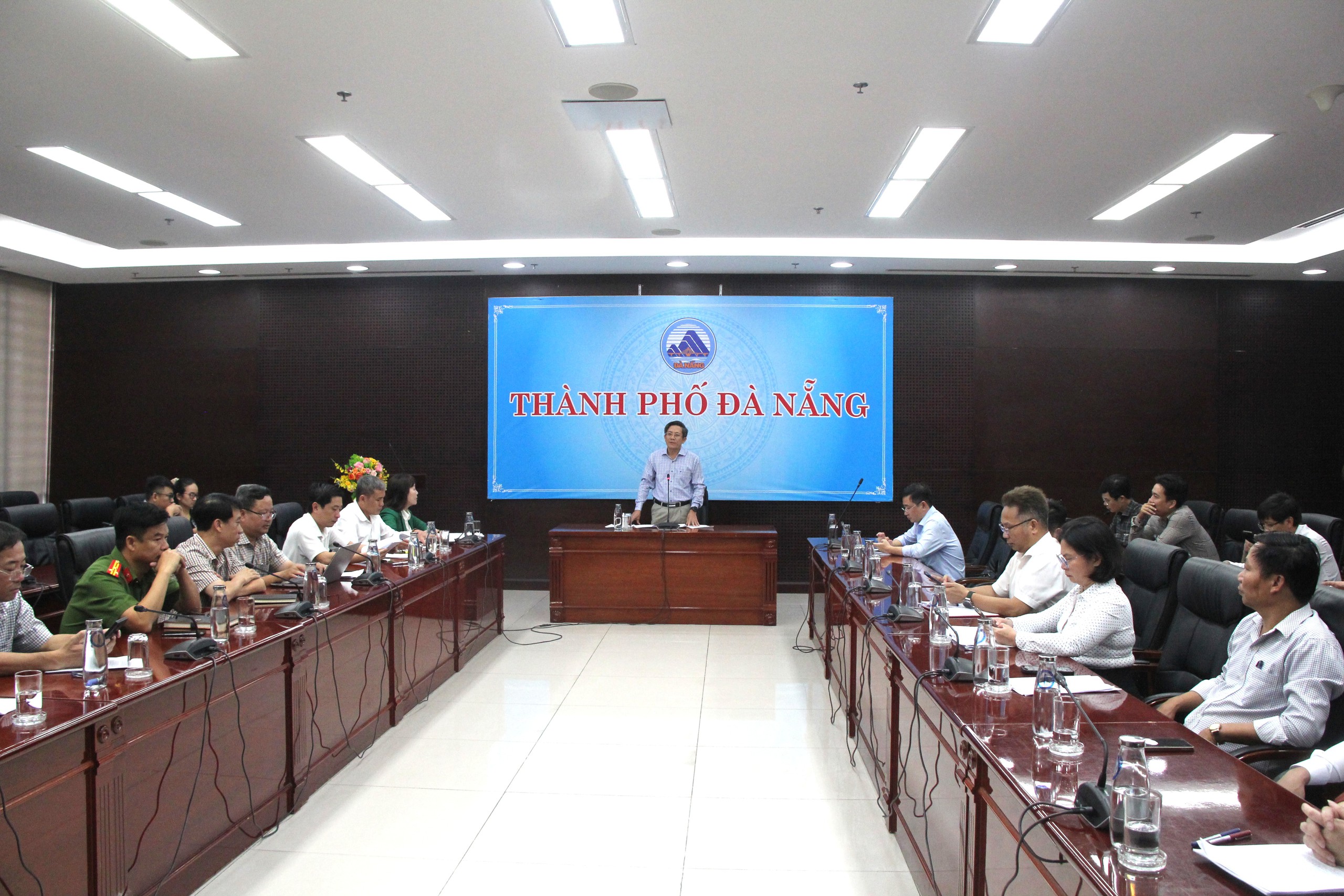 Đà Nẵng: Công nhân môi trường gánh 8 tấn rác mỗi ngày trong năm 2026 - Ảnh 1.