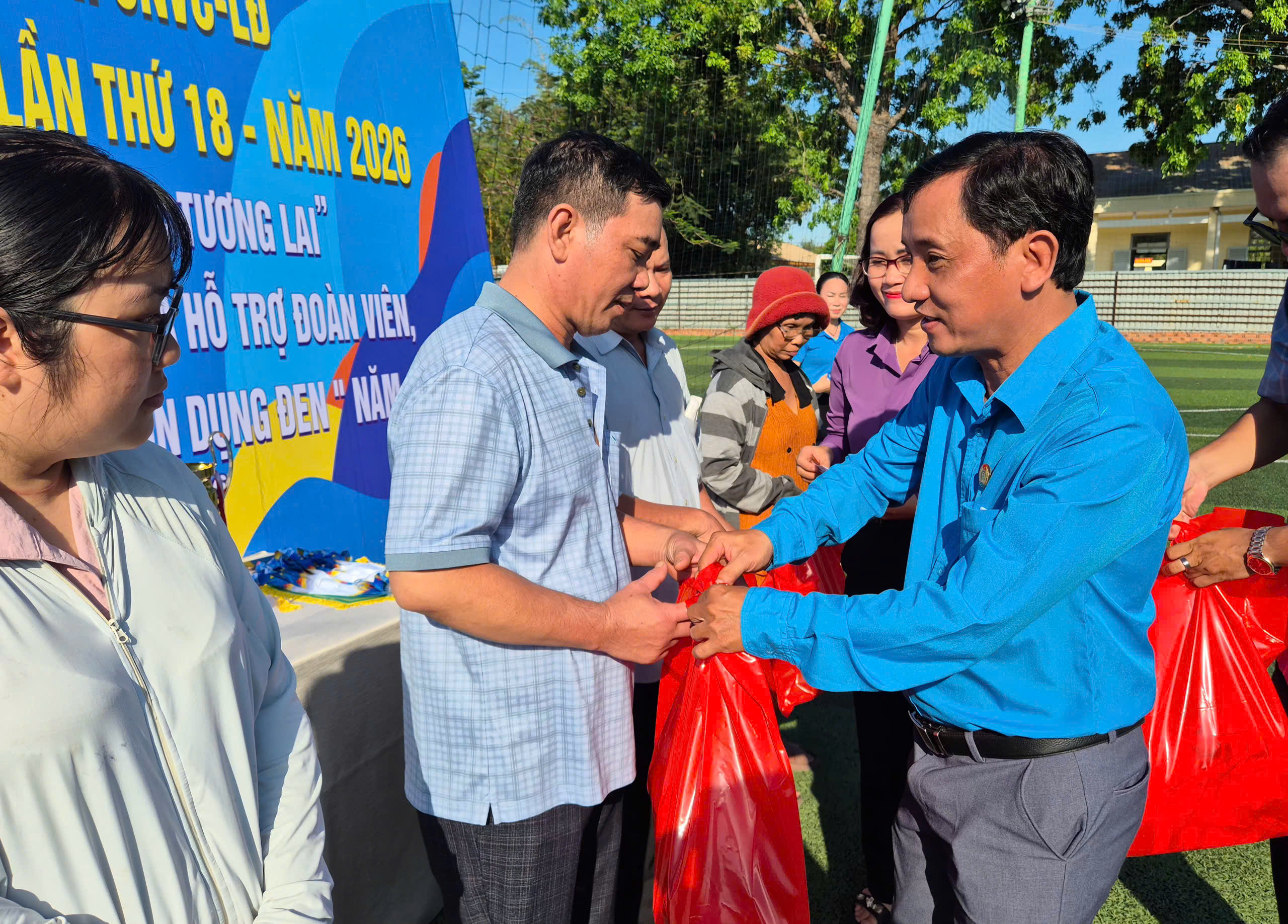 Công đoàn phối hợp cùng Quỹ tài chính vi mô CEP phòng chống tín dụng đen - Ảnh 7.