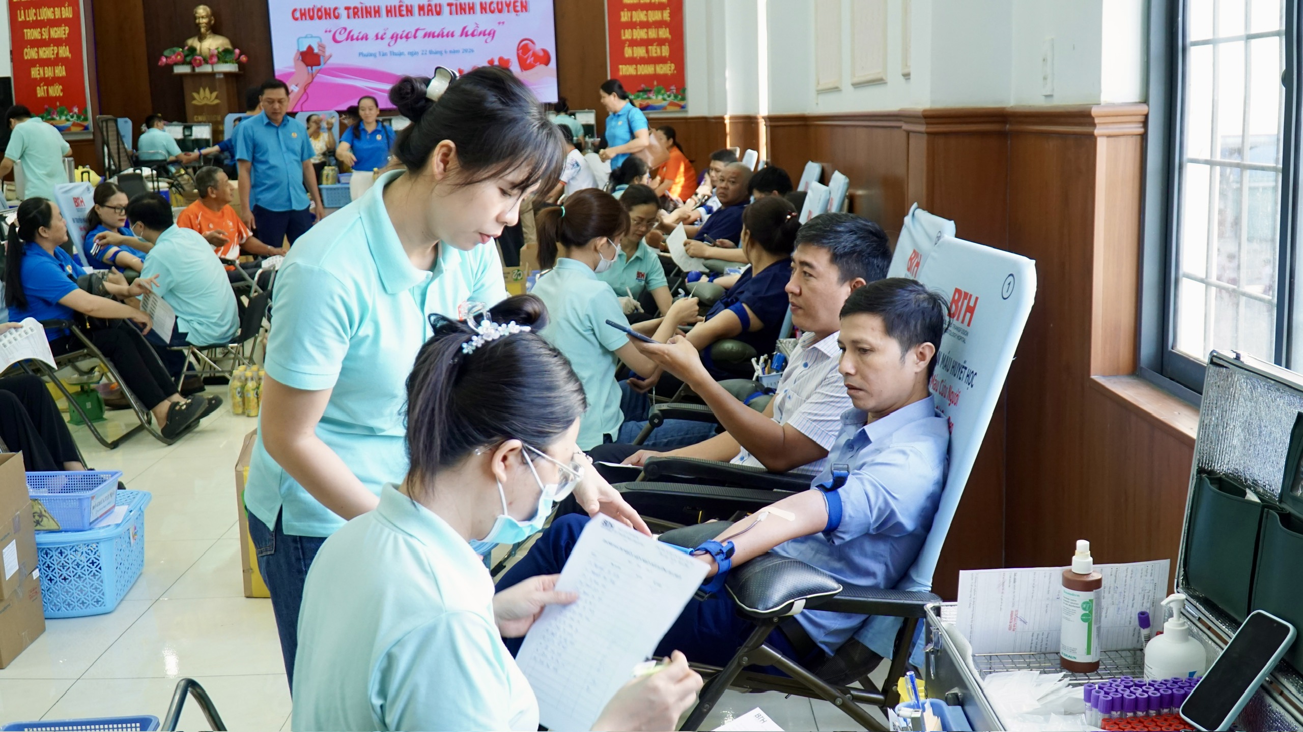 Lan tỏa nghĩa cử đẹp từ ngày hội hiến máu của đoàn viên, CNVC-LĐ - Ảnh 6.