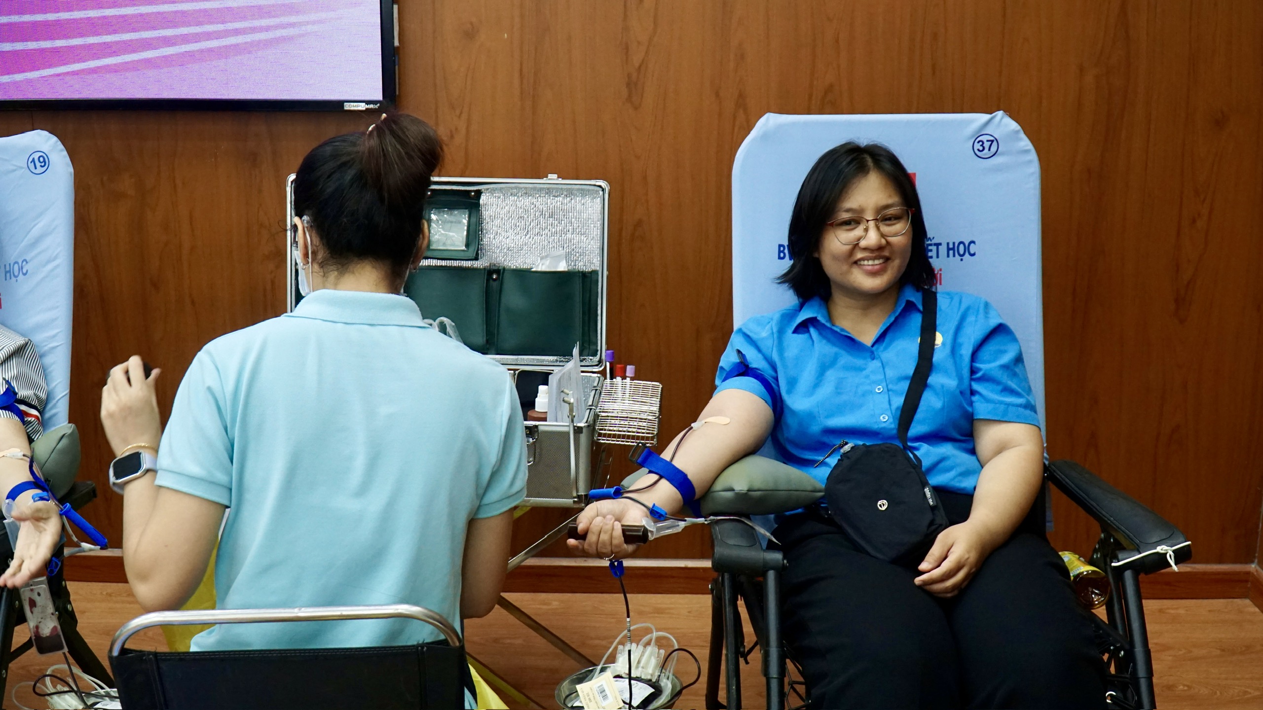 Lan tỏa nghĩa cử đẹp từ ngày hội hiến máu của đoàn viên, CNVC-LĐ - Ảnh 8.