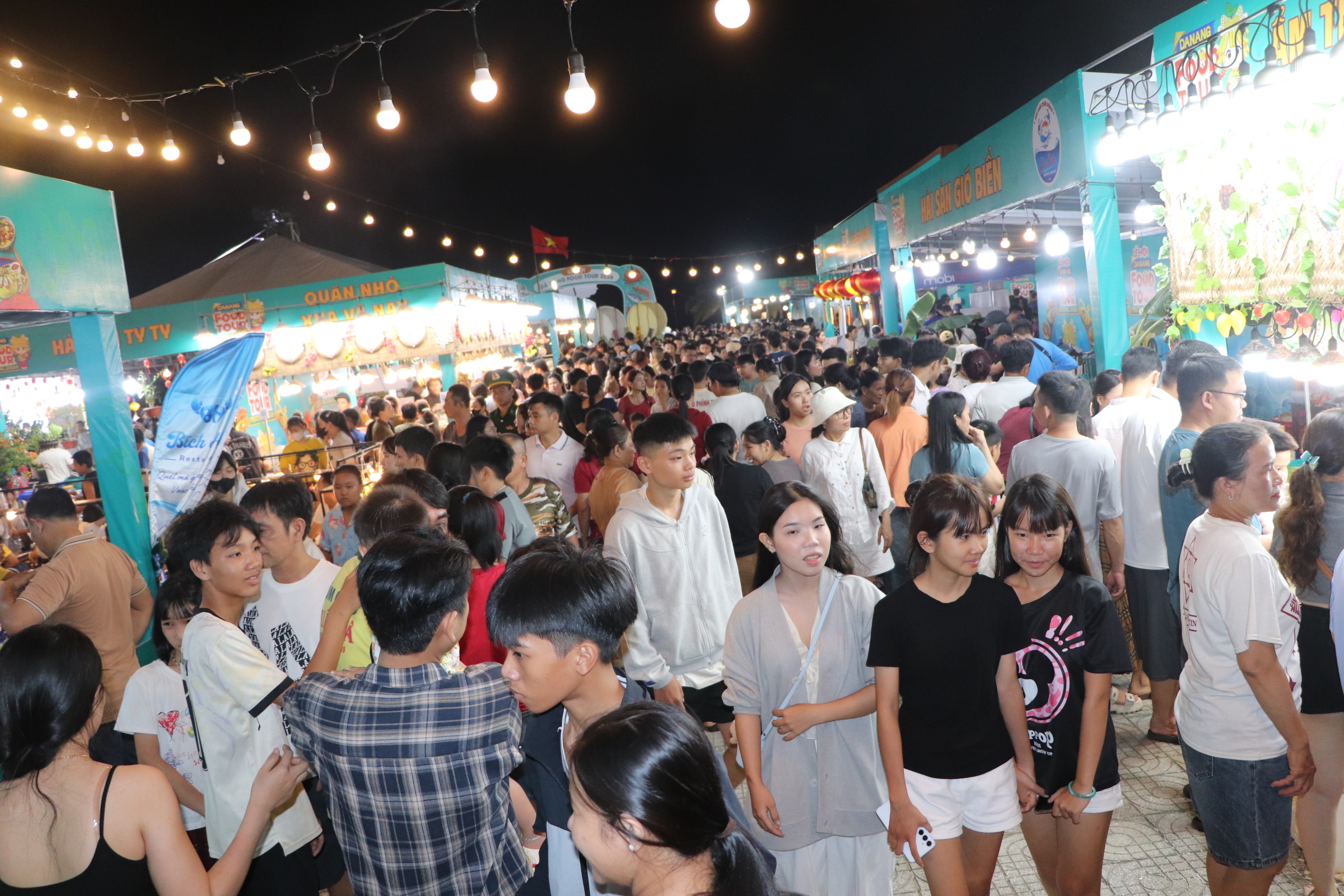 H&agrave;ng ng&agrave;n người tham gia lễ hội ẩm thực Đ&agrave; Nẵng Food 2026 đầu ti&ecirc;n tại miền Nam - Ảnh 7.