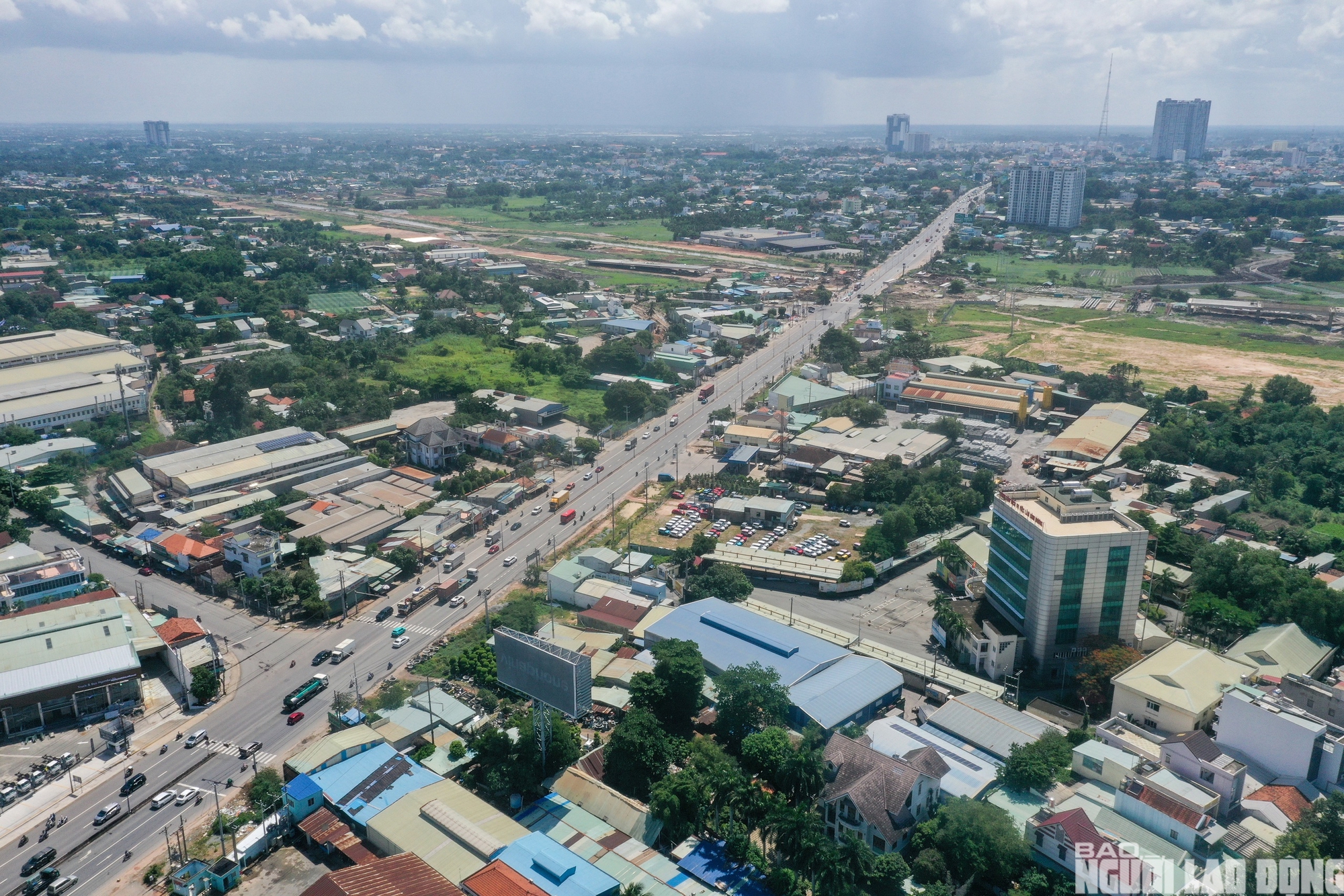 TPHCM tăng tốc hoàn thành Quốc lộ 13 và suối Cái trong năm 2026 - Ảnh 1.