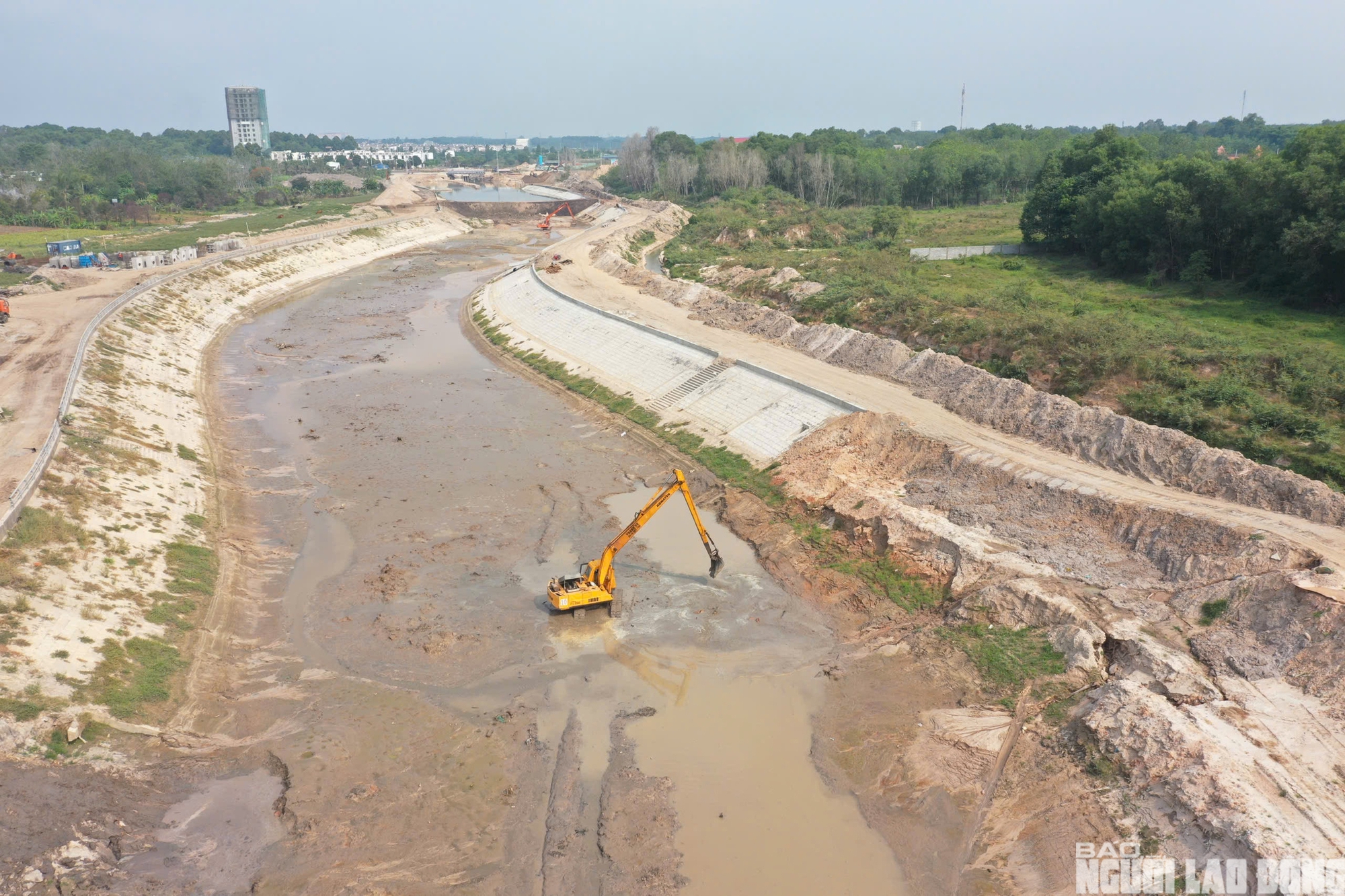 TPHCM tăng tốc hoàn thành Quốc lộ 13 và suối Cái trong năm 2026 - Ảnh 12.