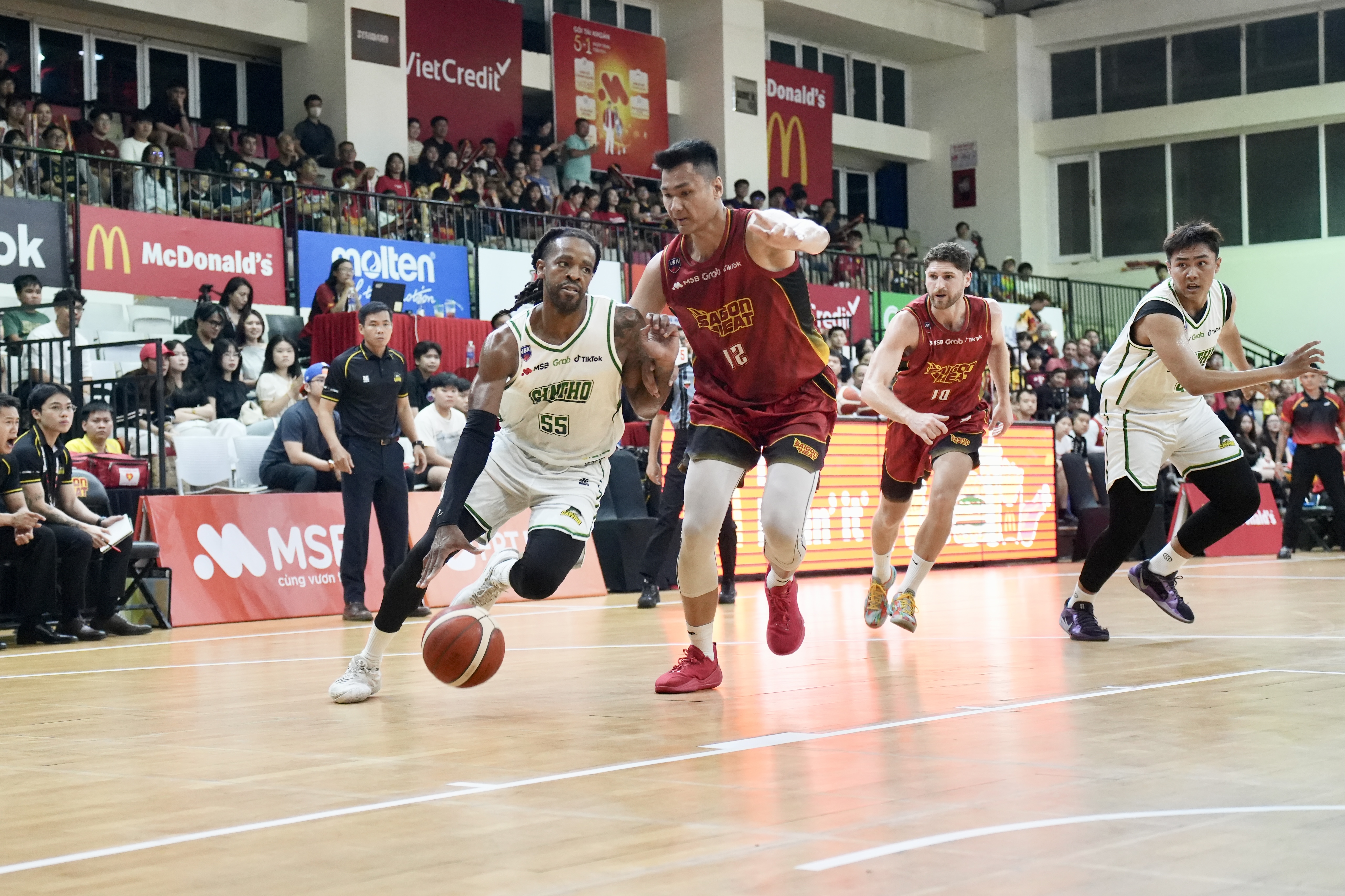 Saigon Heat đại thắng ngày ra quân VBA 2026 - Ảnh 1.