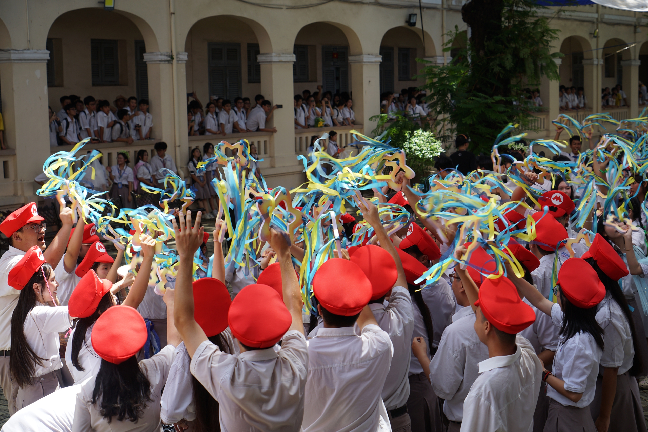 Ng&agrave;y ra trường, học sinh L&ecirc; Hồng Phong c&ugrave;ng nhau &ldquo;tỏa&rdquo; s&aacute;ng - Ảnh 6.