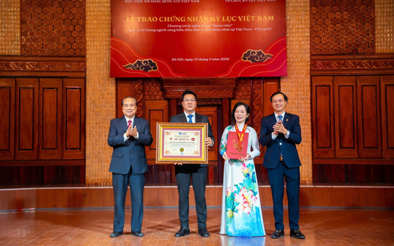Học viện Âm nhạc Quốc gia Việt Nam đón nhận kỷ lục