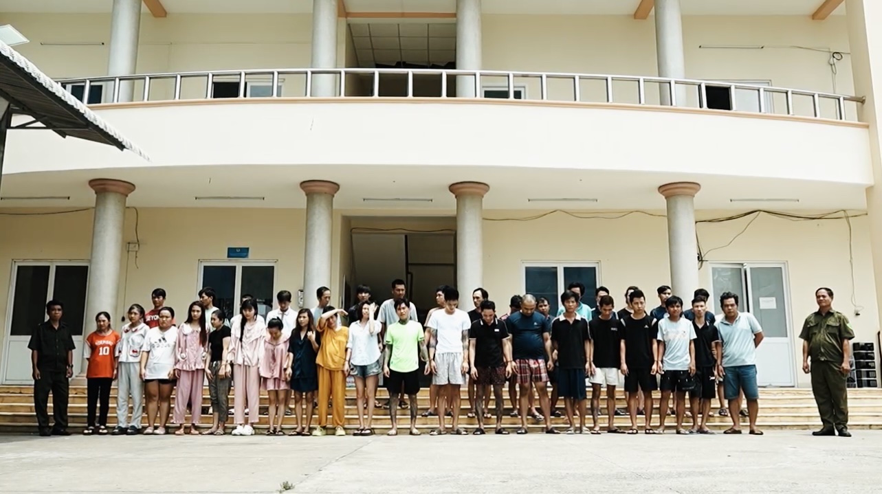 C&ocirc;ng an TPHCM bắt ca sĩ - Ảnh 1.