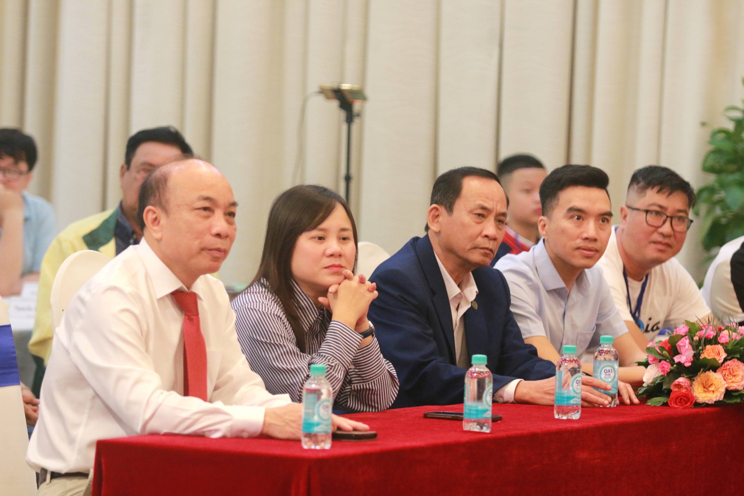 Nghi vấn sai phạm tài chính, FIDE dừng cấp chứng chỉ giảng viên cờ vua tại Việt Nam - Ảnh 2.