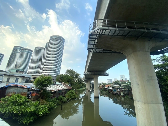Hoàn tất bàn giao mặt bằng rạch Văn Thánh trước 15-9 - Ảnh 1.