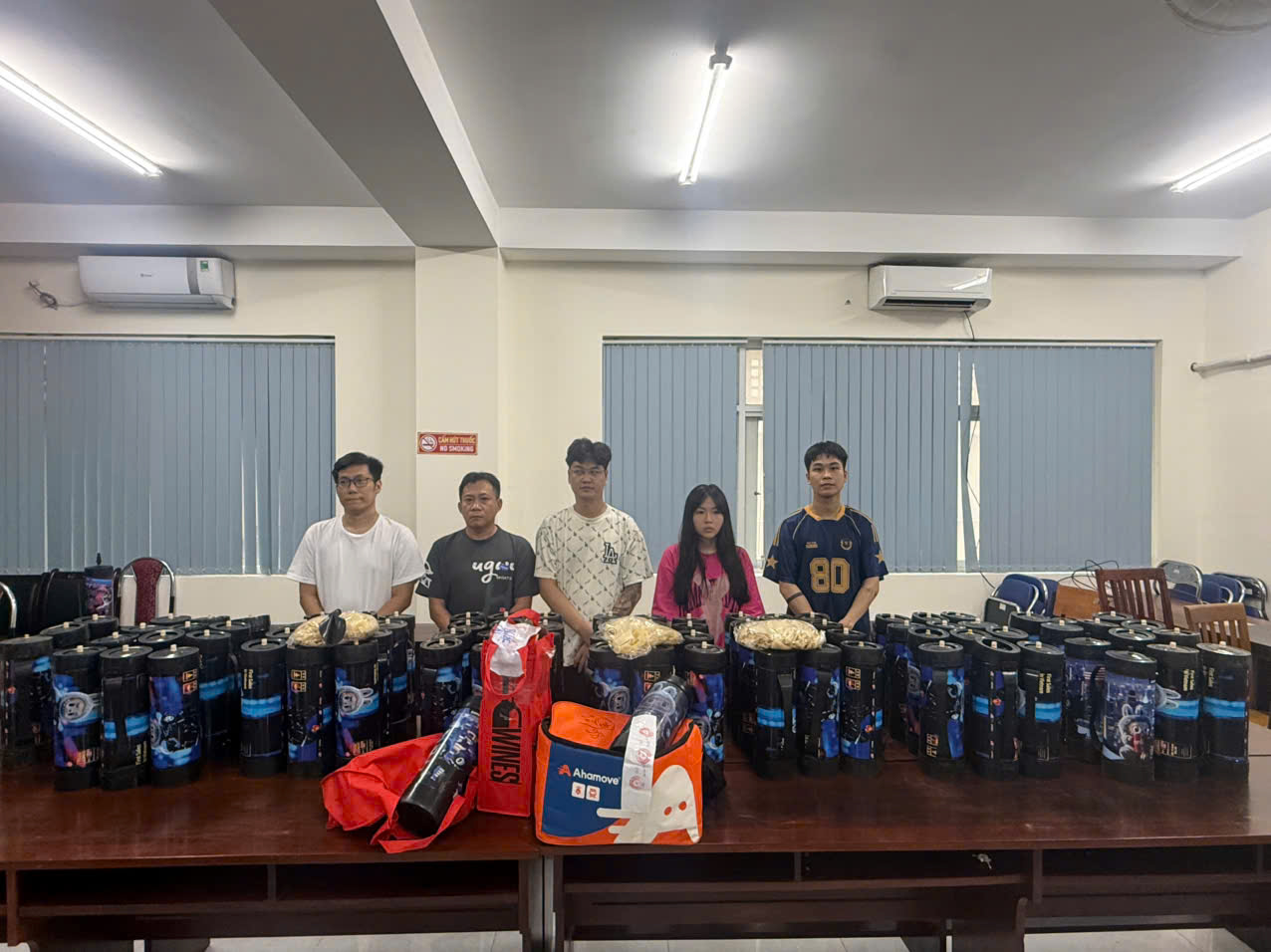 Công an TPHCM bắt 5 người trong vụ Buôn bán khí cười N2O trái phép - Ảnh 2.