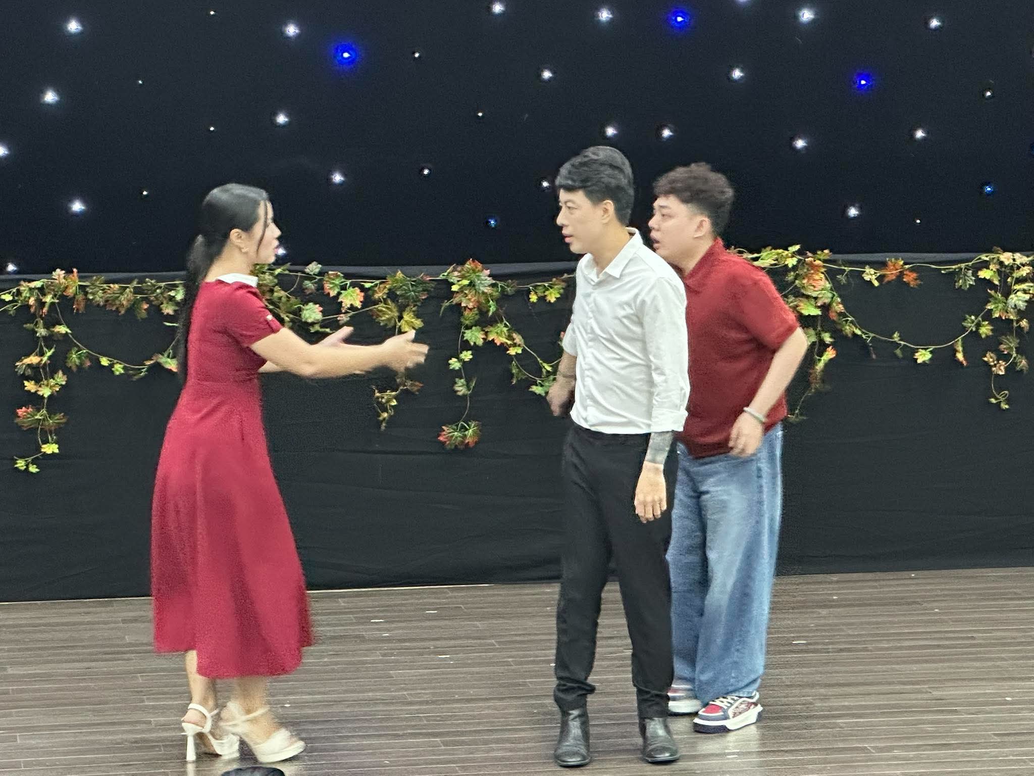Ngọc Duyên, Bảo Châu, Công Hiển xúc động tham gia dự án "Hào quang trong bóng tối" - Ảnh 3.