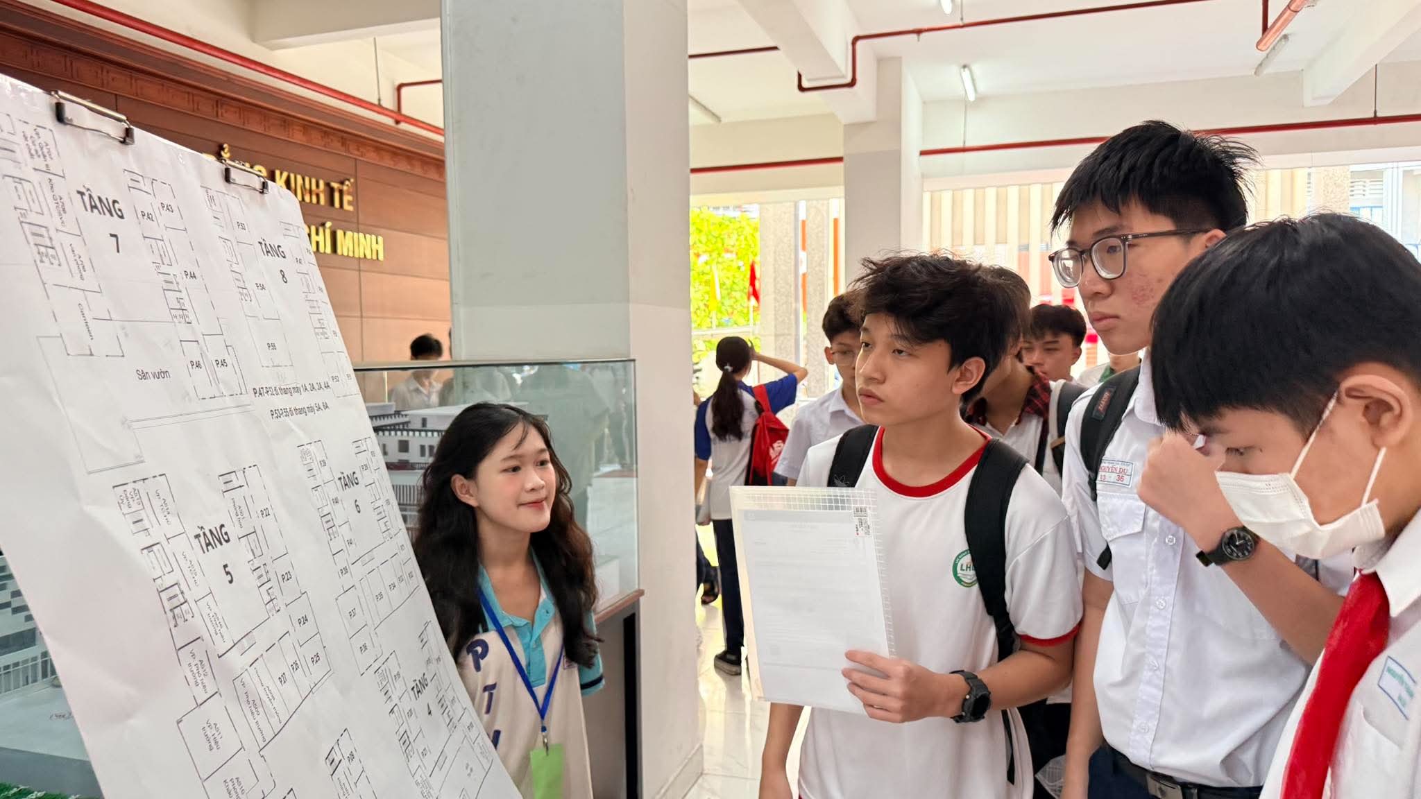 S&aacute;ng nay, hơn 4.700 th&iacute; sinh thi lớp 10 Trường Phổ th&ocirc;ng Năng khiếu TPHCM - Ảnh 2.