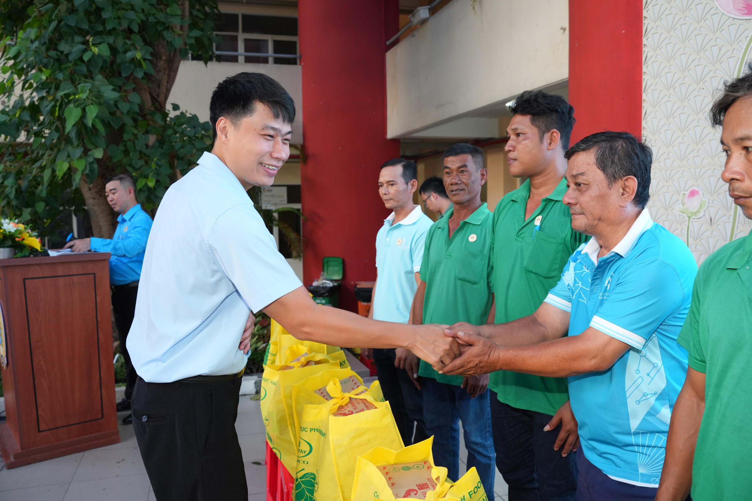 C&ocirc;ng đo&agrave;n phường An Đ&ocirc;ng tổ chức chuỗi hoạt động hưởng ứng Th&aacute;ng C&ocirc;ng nh&acirc;n - Ảnh 12.