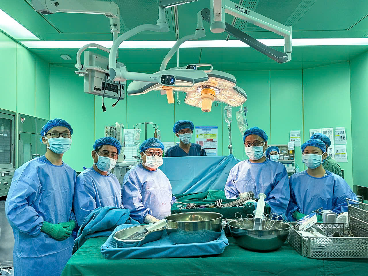 Thực hiện 100 ca gh&eacute;p thận, tiếp nối sự sống cho người bệnh - Ảnh 1.