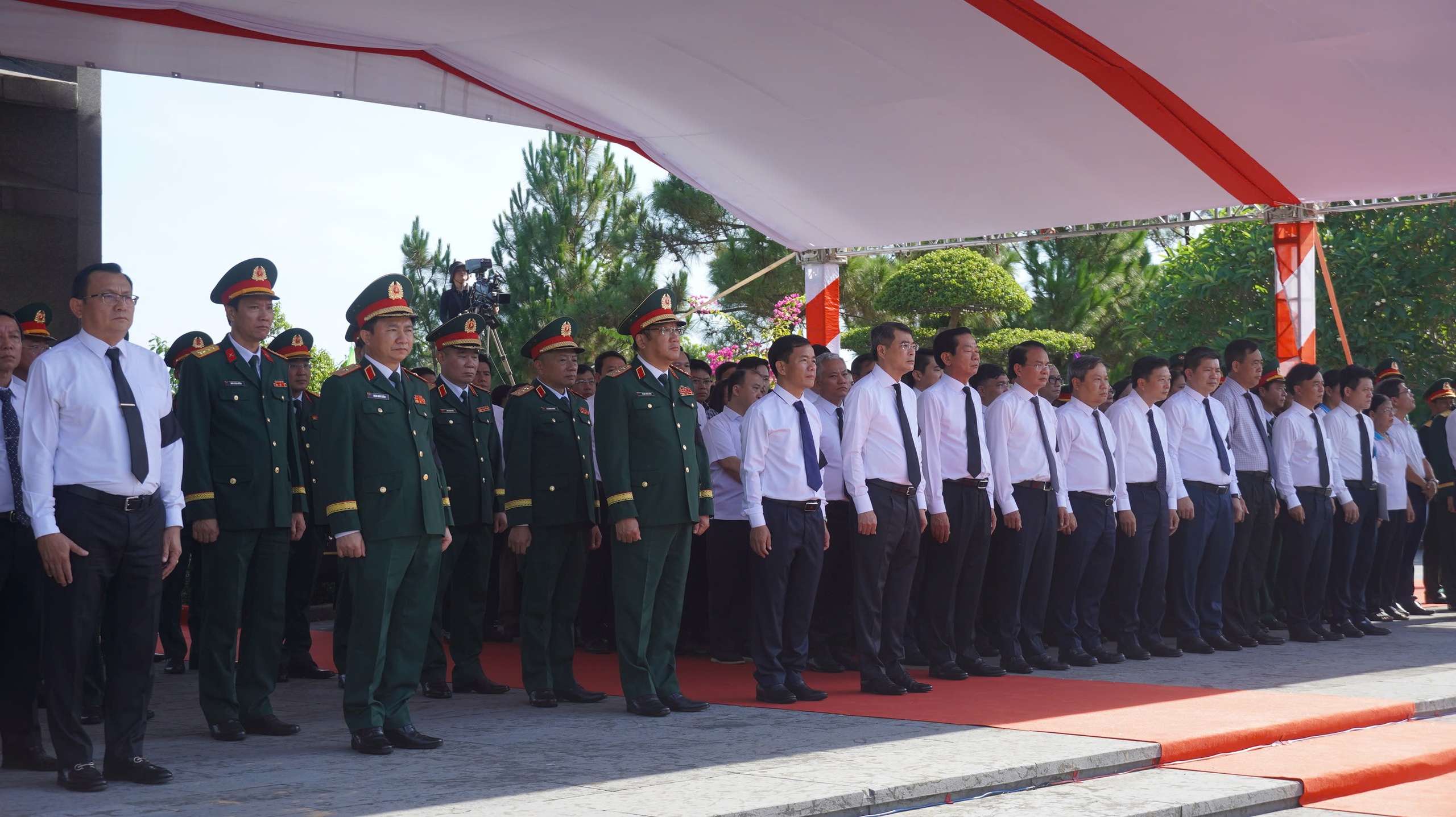 Thủ tướng Lê Minh Hưng dự lễ truy điệu 28 hài cốt liệt sĩ tại Quảng Trị - Ảnh 2.