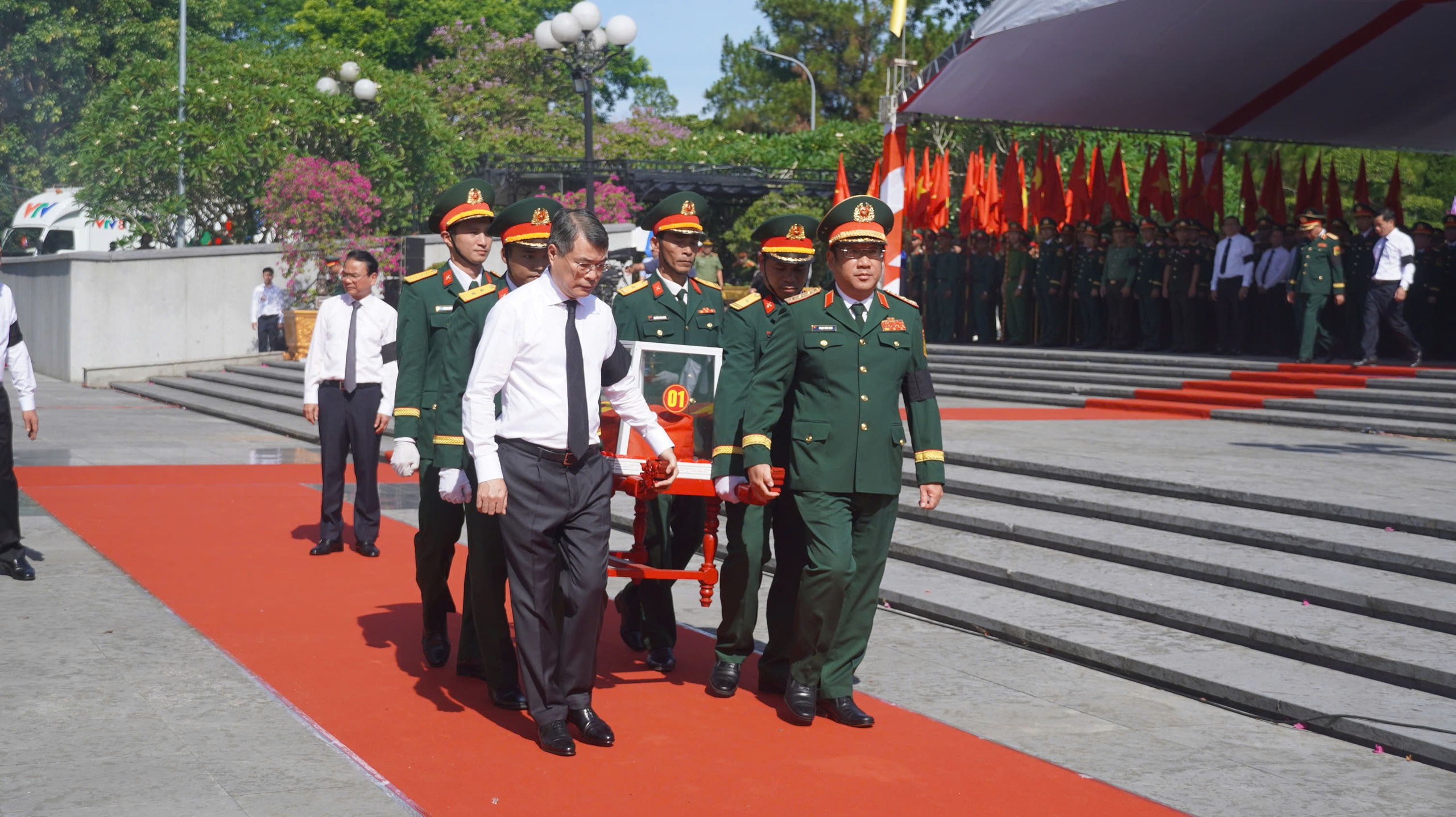 Thủ tướng Lê Minh Hưng dự lễ truy điệu 28 hài cốt liệt sĩ tại Quảng Trị - Ảnh 3.