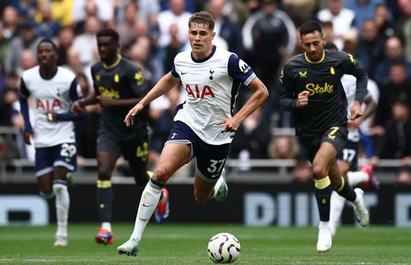 Tottenham hồi hộp trong ngày hạ màn - Ảnh 1.