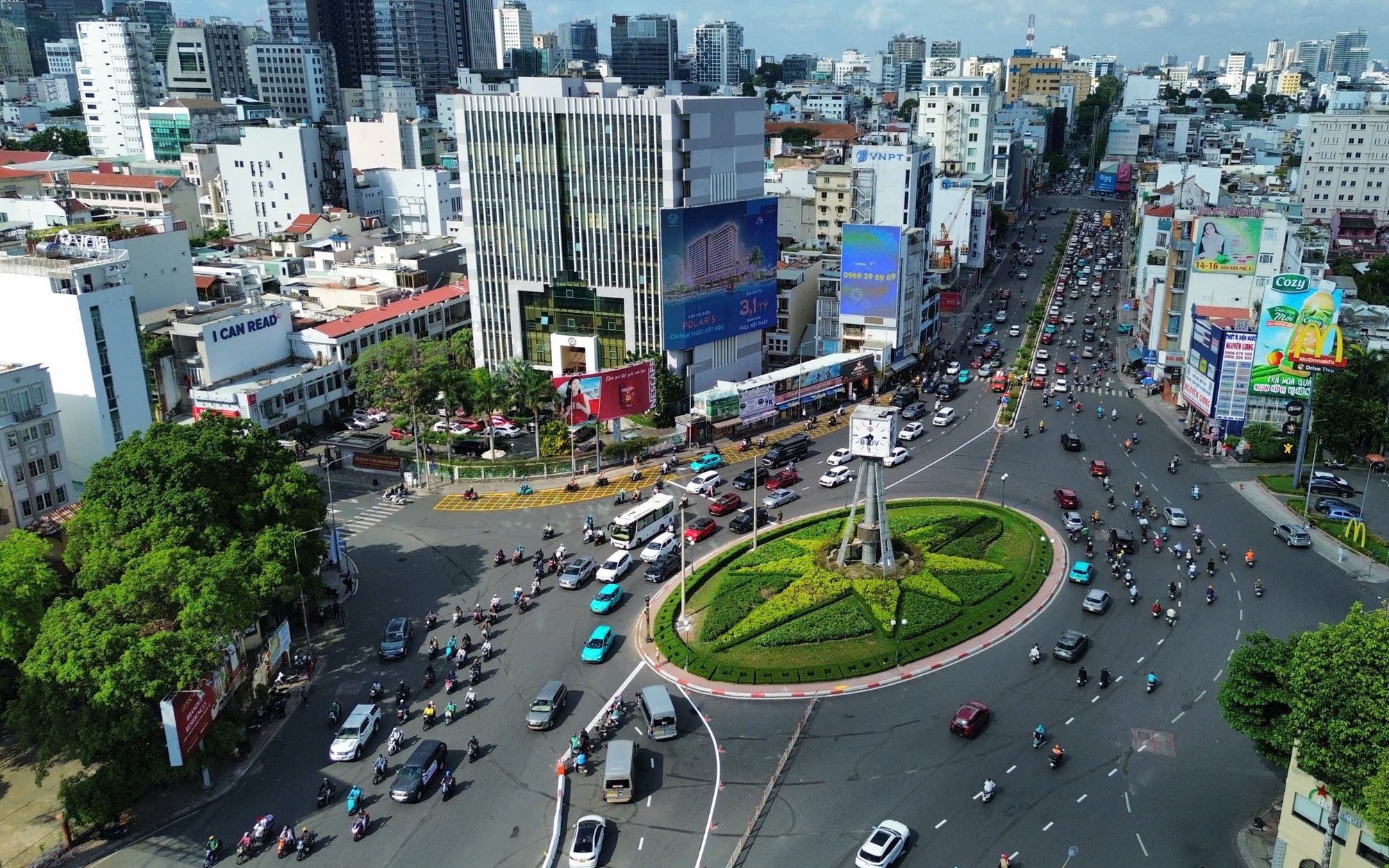 TPHCM: Giao thông vòng xoay Nguyễn Bỉnh Khiêm - Điện Biên Phủ ngày đầu phân luồng mới