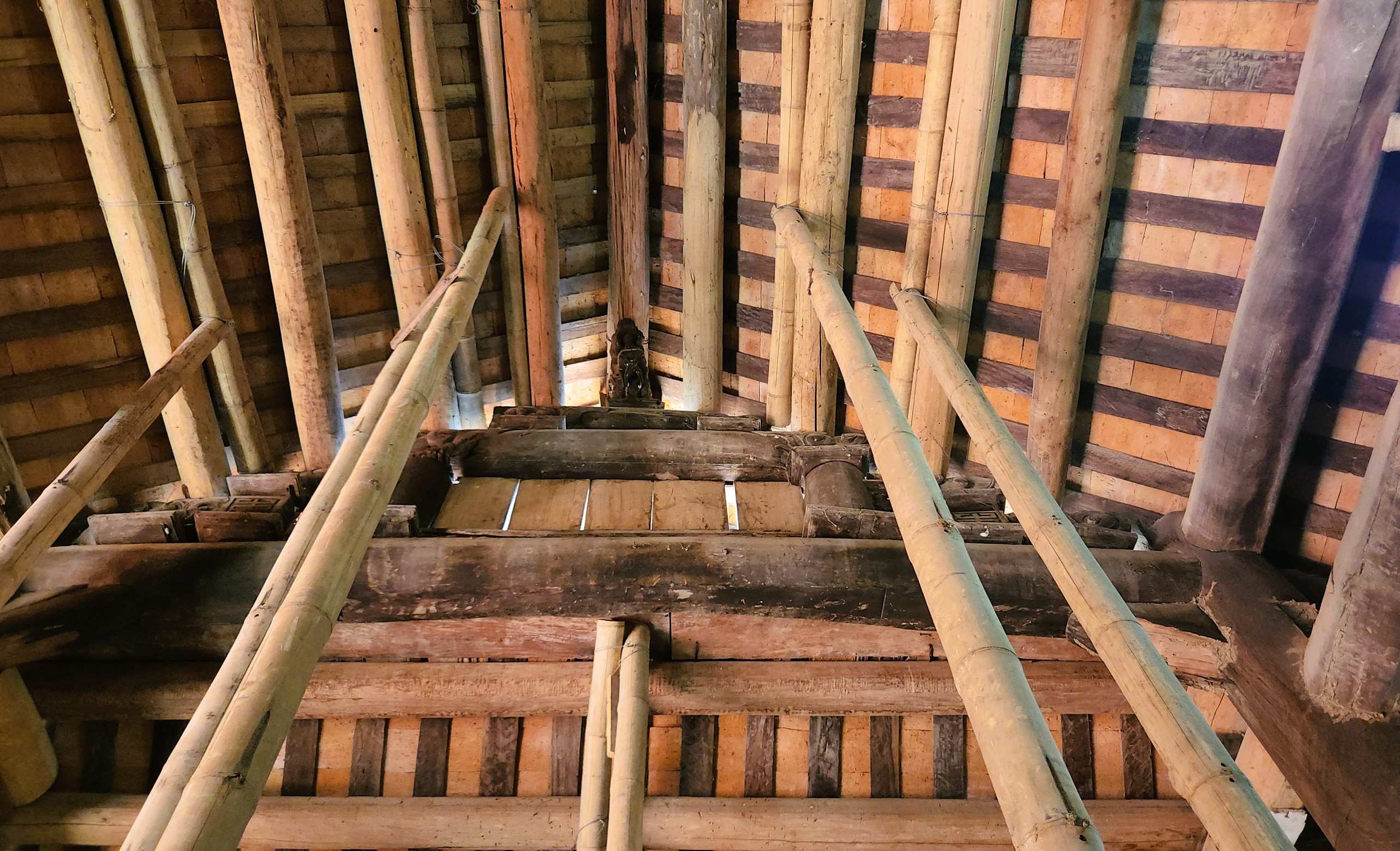 Tin mới vụ đình cổ chờ sập, dân làng dùng tre luồng chống đỡ - Ảnh 5.