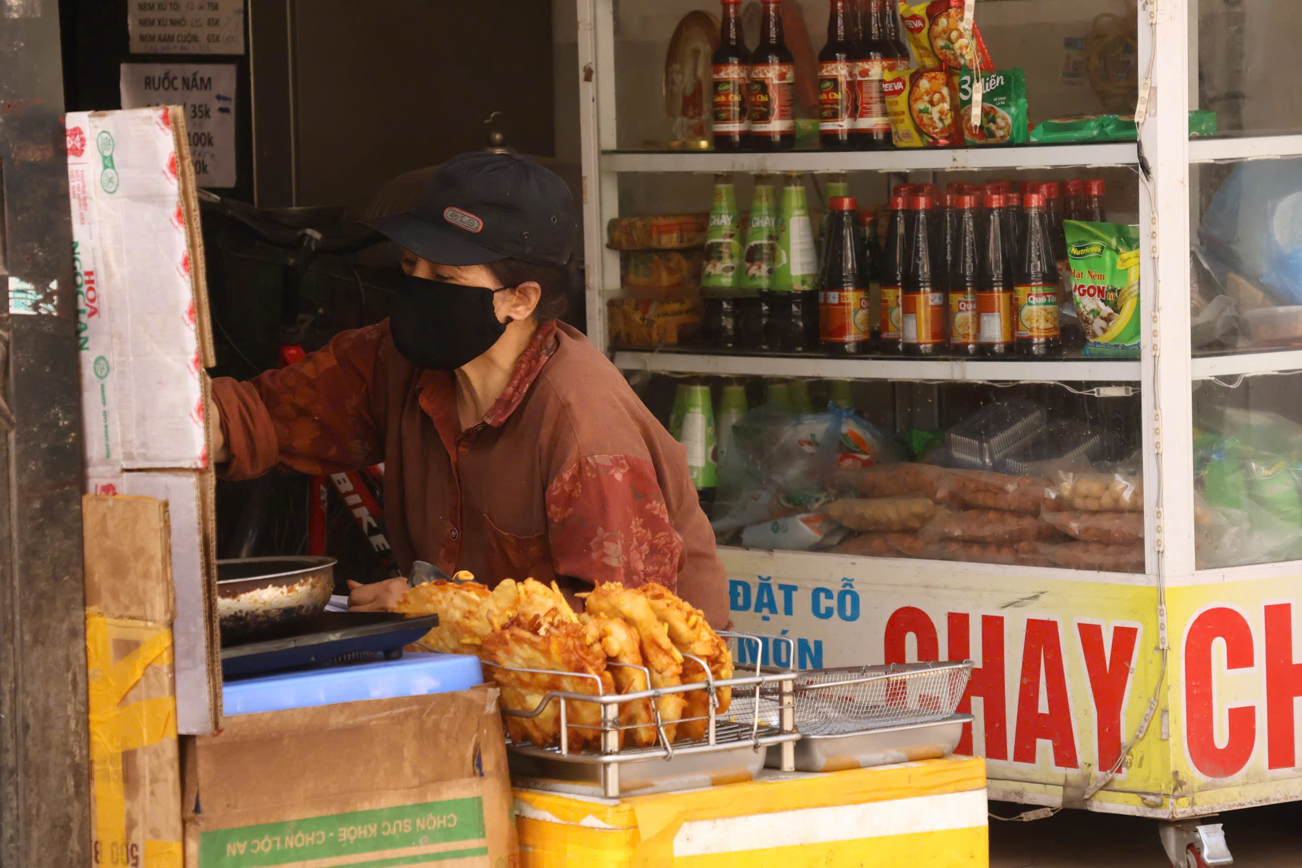 Bụi mịn H&agrave; Nội: Người d&acirc;n Thủ đ&ocirc; khốn khổ v&igrave; &ocirc; nhiễm từ đại c&ocirc;ng trường - Ảnh 7.